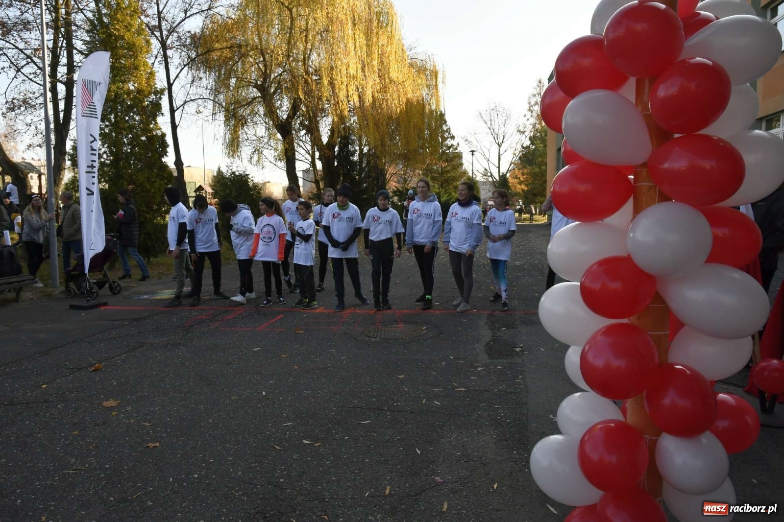 Zdjęcie w galerii na portalu naszraciborz.pl: Bieg Niepodległości w Kuźni Raciborskiej. Rodzinnie i patriotycznie [FOTO i WIDEO] wiadomości z regionu