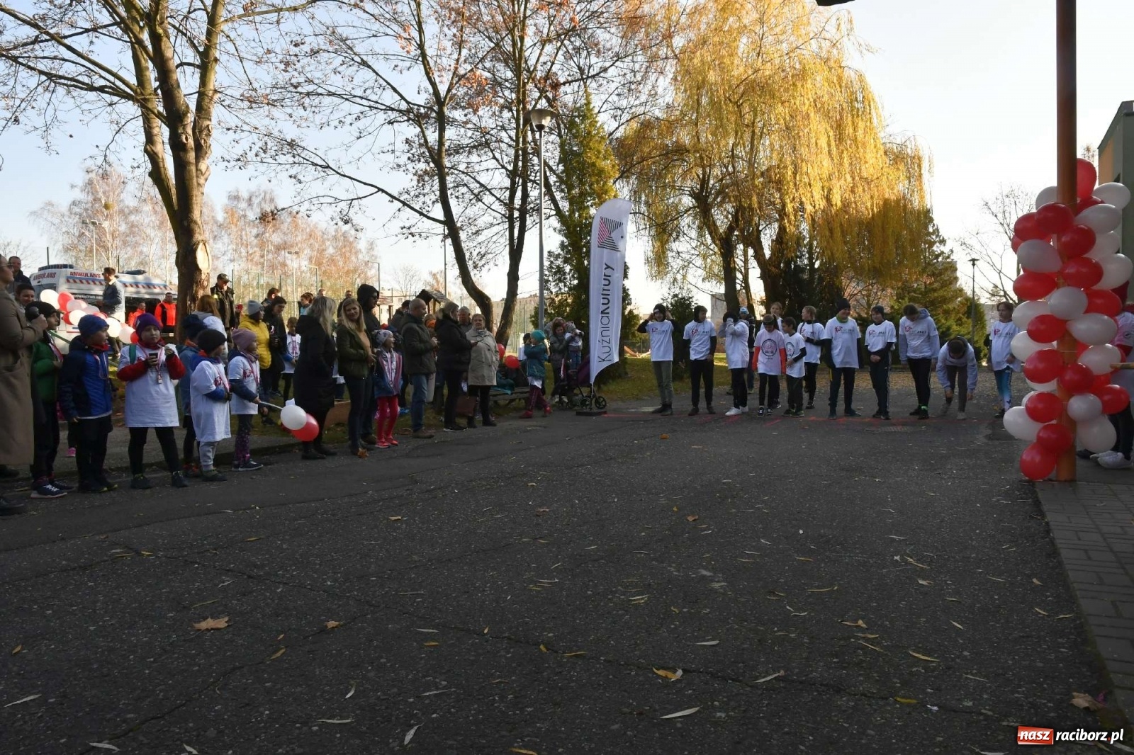 Zdjęcie w galerii na portalu naszraciborz.pl: Bieg Niepodległości w Kuźni Raciborskiej. Rodzinnie i patriotycznie [FOTO i WIDEO] wiadomości z regionu