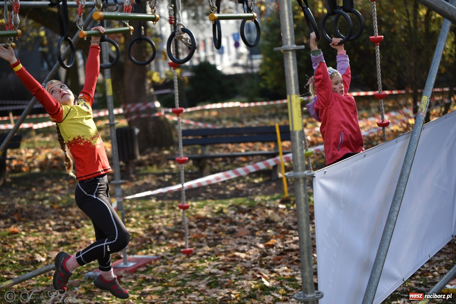 Zdjęcie w galerii na portalu naszraciborz.pl: Bitwa o raciborską basztę. Bieg OCR dla dzieci na Święto Niepodległości wiadomości z regionu