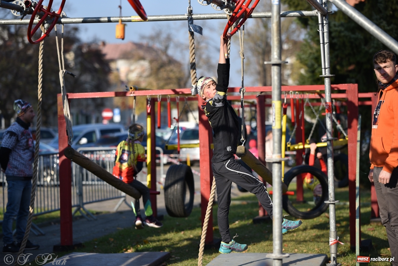 Zdjęcie w galerii na portalu naszraciborz.pl: Bitwa o raciborską basztę. Bieg OCR dla dzieci na Święto Niepodległości wiadomości z regionu