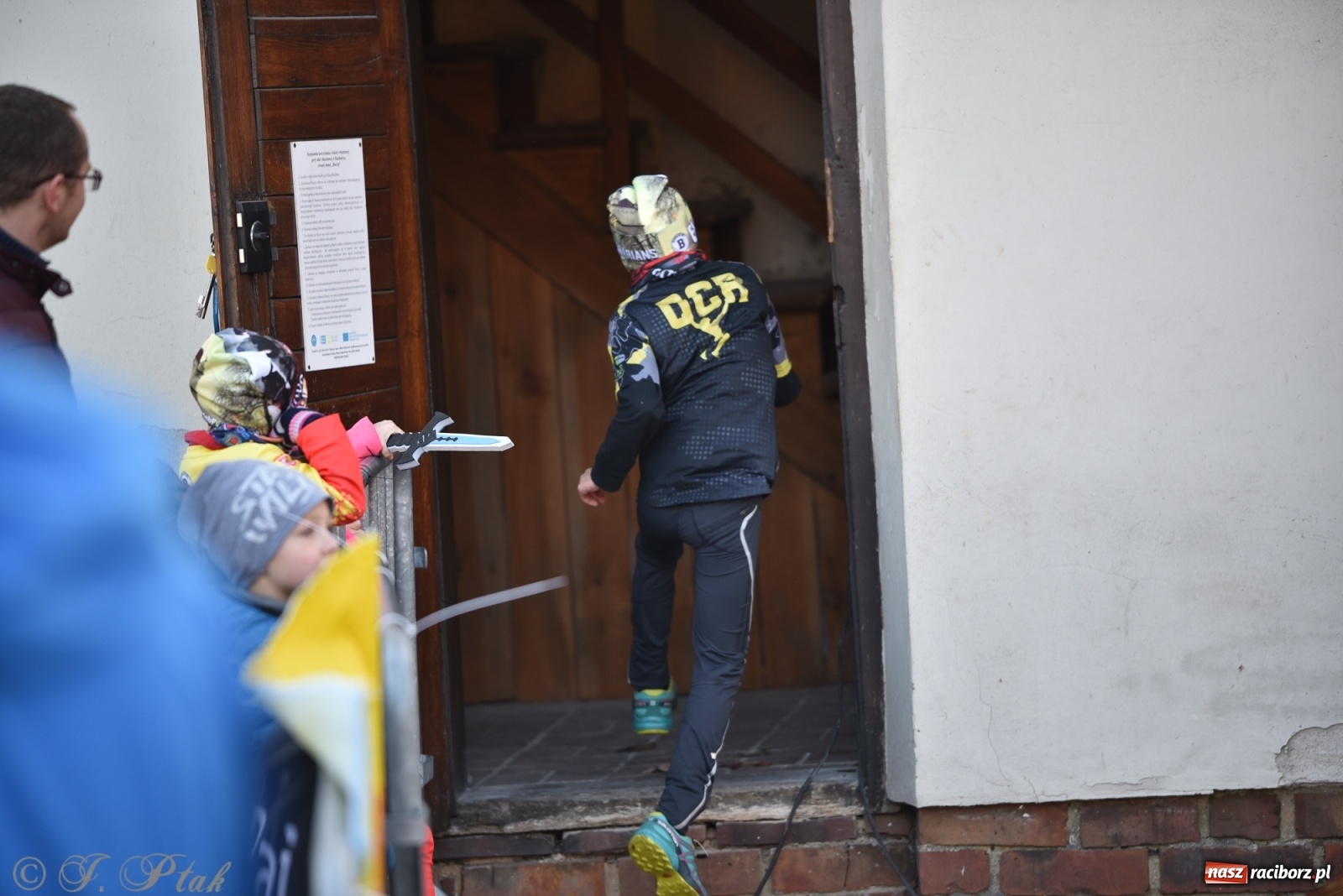 Zdjęcie w galerii na portalu naszraciborz.pl: Bitwa o raciborską basztę. Bieg OCR dla dzieci na Święto Niepodległości wiadomości z regionu