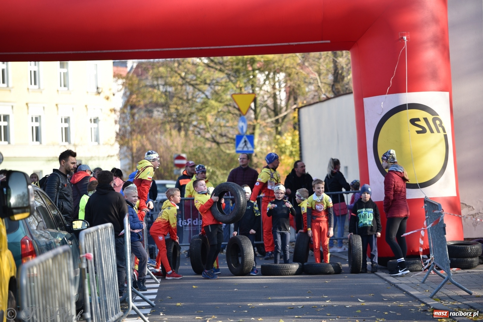 Zdjęcie w galerii na portalu naszraciborz.pl: Bitwa o raciborską basztę. Bieg OCR dla dzieci na Święto Niepodległości wiadomości z regionu