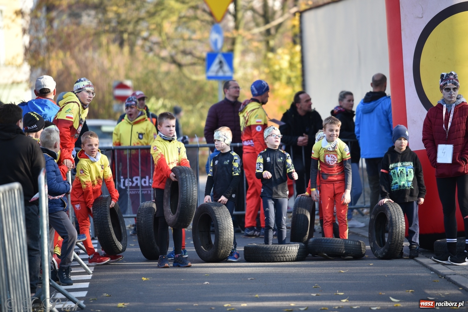 Zdjęcie w galerii na portalu naszraciborz.pl: Bitwa o raciborską basztę. Bieg OCR dla dzieci na Święto Niepodległości wiadomości z regionu