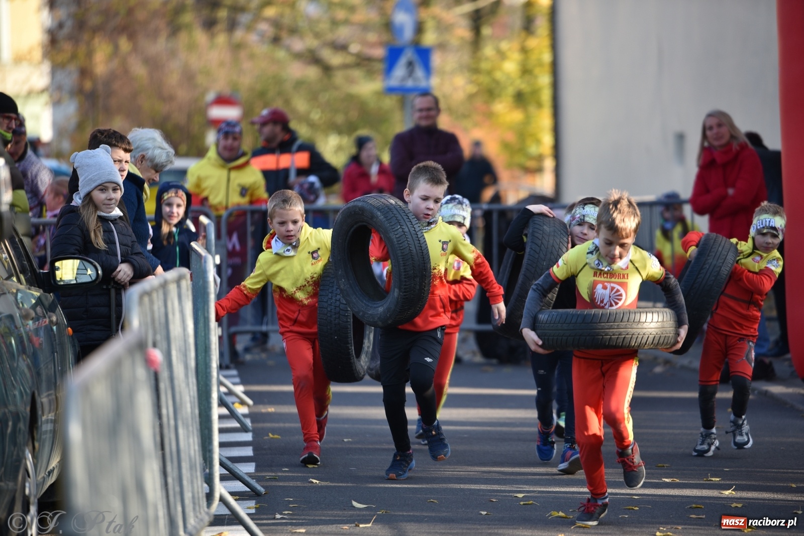 Zdjęcie w galerii na portalu naszraciborz.pl: Bitwa o raciborską basztę. Bieg OCR dla dzieci na Święto Niepodległości wiadomości z regionu