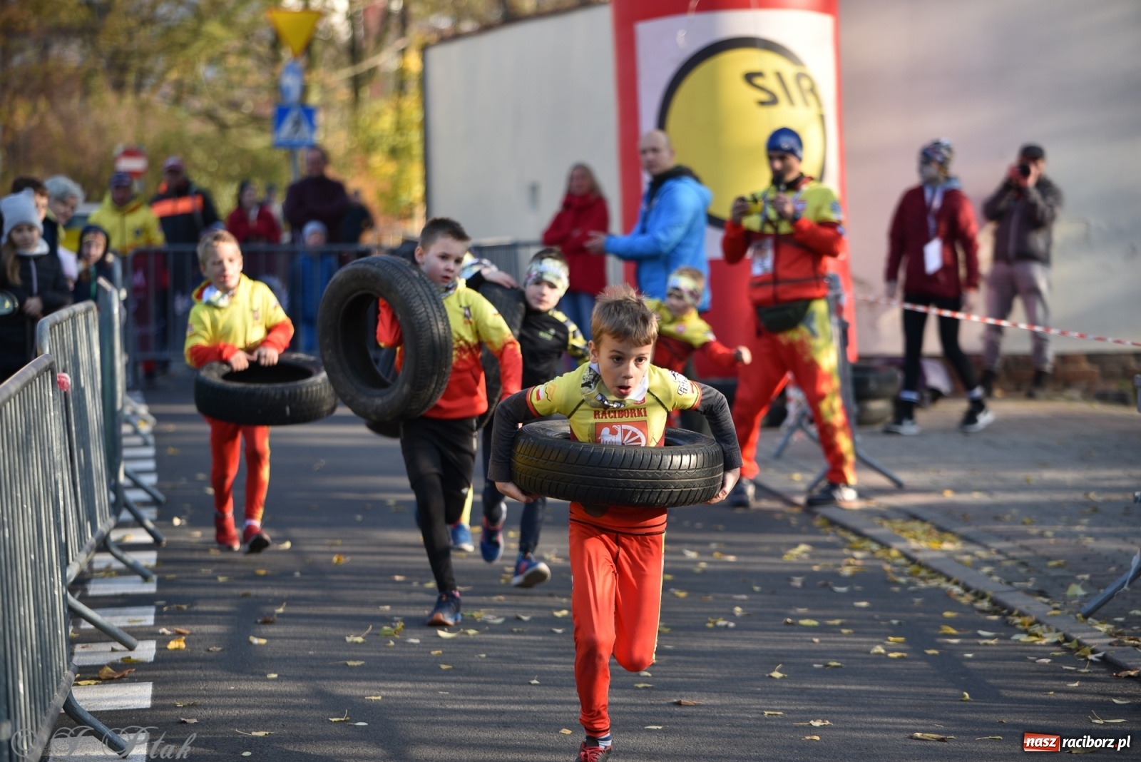 Zdjęcie w galerii na portalu naszraciborz.pl: Bitwa o raciborską basztę. Bieg OCR dla dzieci na Święto Niepodległości wiadomości z regionu