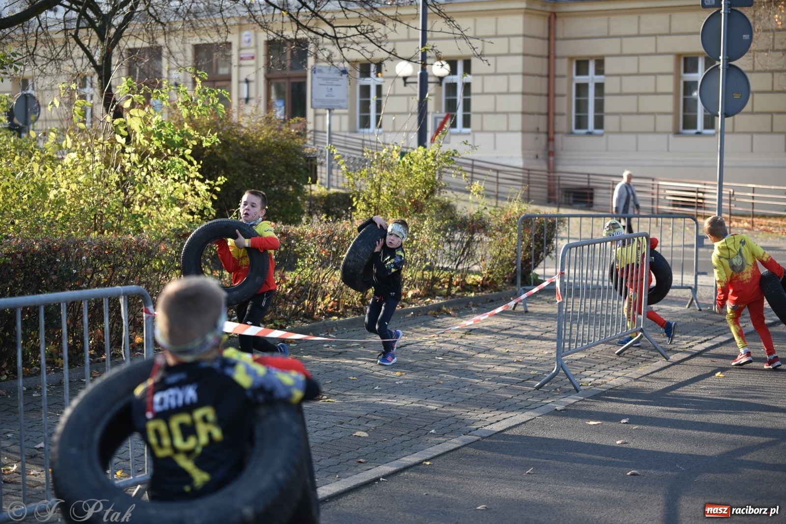Zdjęcie w galerii na portalu naszraciborz.pl: Bitwa o raciborską basztę. Bieg OCR dla dzieci na Święto Niepodległości wiadomości z regionu