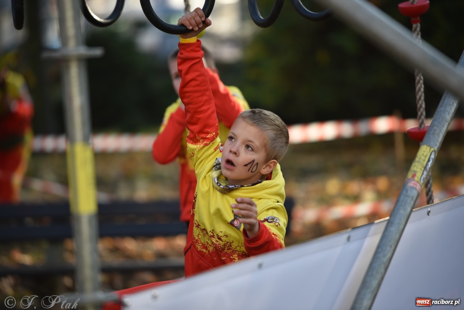 Zdjęcie w galerii na portalu naszraciborz.pl: Bitwa o raciborską basztę. Bieg OCR dla dzieci na Święto Niepodległości wiadomości z regionu