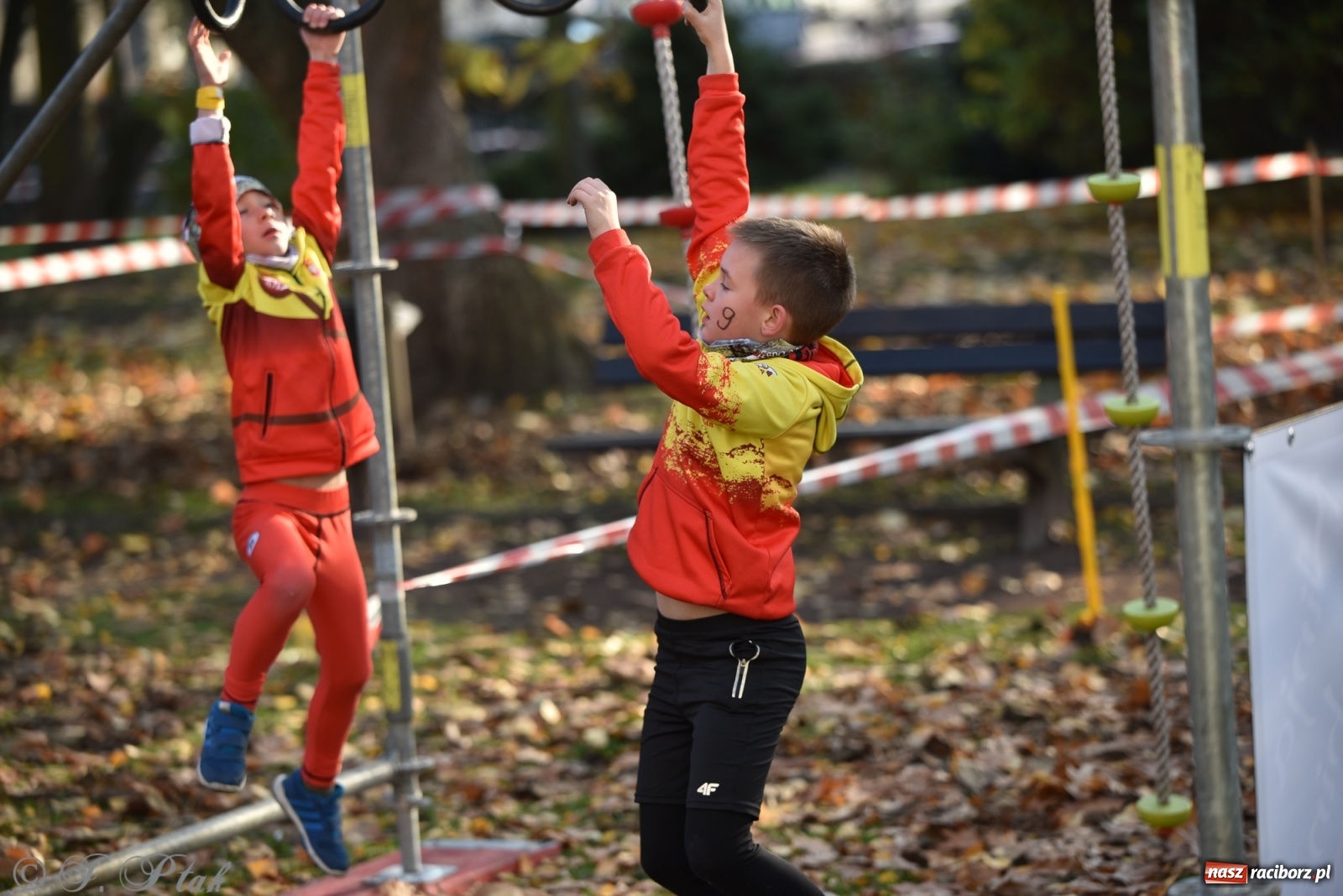 Zdjęcie w galerii na portalu naszraciborz.pl: Bitwa o raciborską basztę. Bieg OCR dla dzieci na Święto Niepodległości wiadomości z regionu