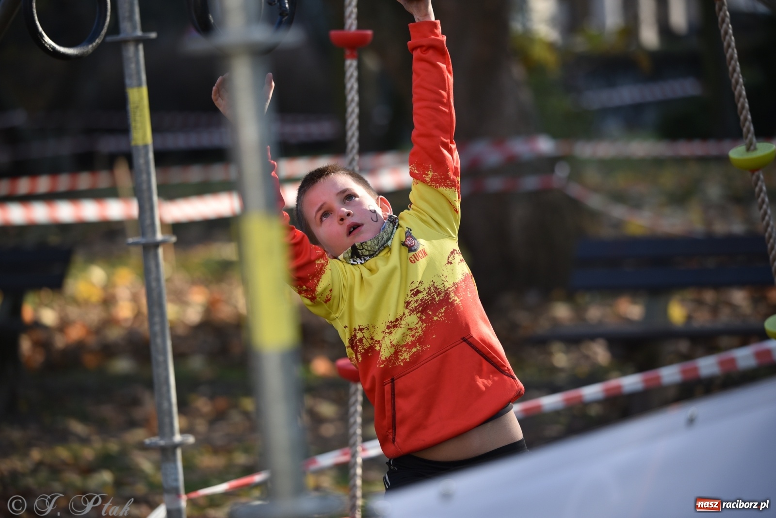 Zdjęcie w galerii na portalu naszraciborz.pl: Bitwa o raciborską basztę. Bieg OCR dla dzieci na Święto Niepodległości wiadomości z regionu