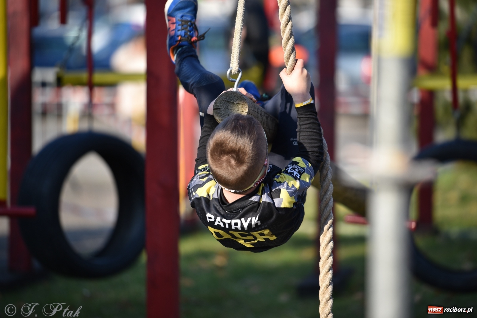 Zdjęcie w galerii na portalu naszraciborz.pl: Bitwa o raciborską basztę. Bieg OCR dla dzieci na Święto Niepodległości wiadomości z regionu