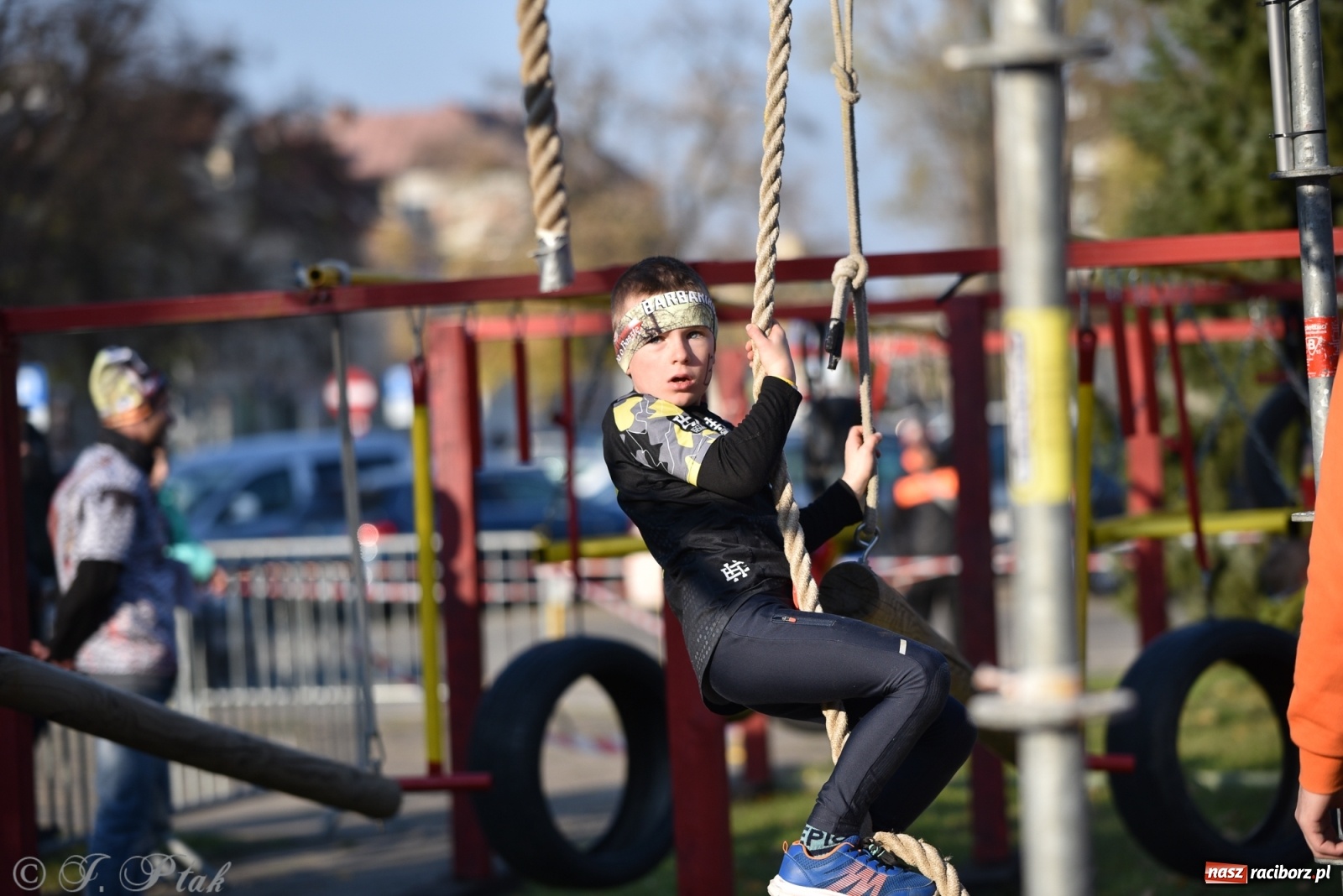 Zdjęcie w galerii na portalu naszraciborz.pl: Bitwa o raciborską basztę. Bieg OCR dla dzieci na Święto Niepodległości wiadomości z regionu