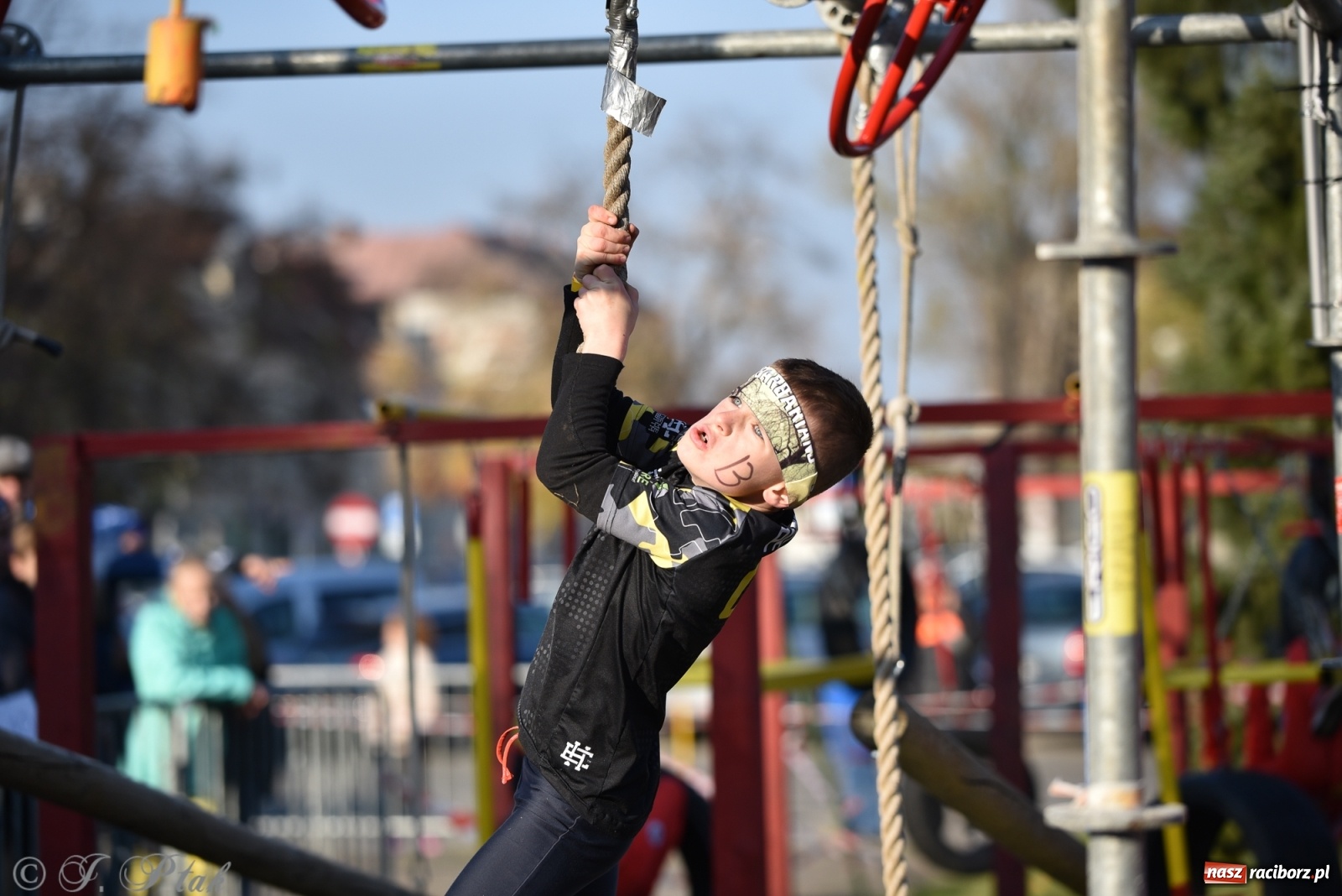 Zdjęcie w galerii na portalu naszraciborz.pl: Bitwa o raciborską basztę. Bieg OCR dla dzieci na Święto Niepodległości wiadomości z regionu
