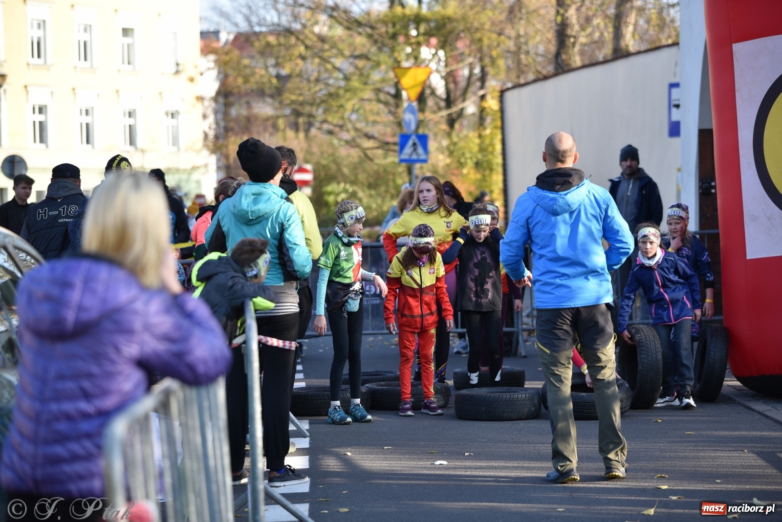 Zdjęcie w galerii na portalu naszraciborz.pl: Bitwa o raciborską basztę. Bieg OCR dla dzieci na Święto Niepodległości wiadomości z regionu