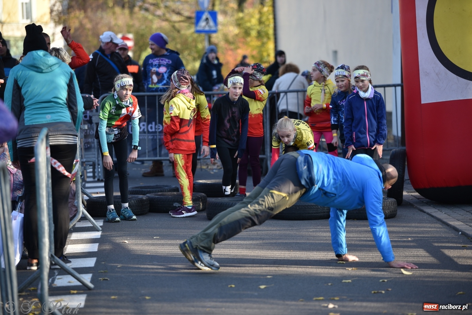 Zdjęcie w galerii na portalu naszraciborz.pl: Bitwa o raciborską basztę. Bieg OCR dla dzieci na Święto Niepodległości wiadomości z regionu