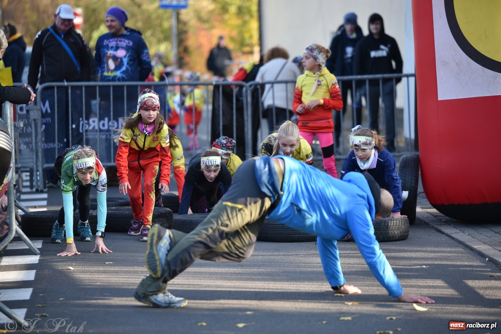 Zdjęcie w galerii na portalu naszraciborz.pl: Bitwa o raciborską basztę. Bieg OCR dla dzieci na Święto Niepodległości wiadomości z regionu