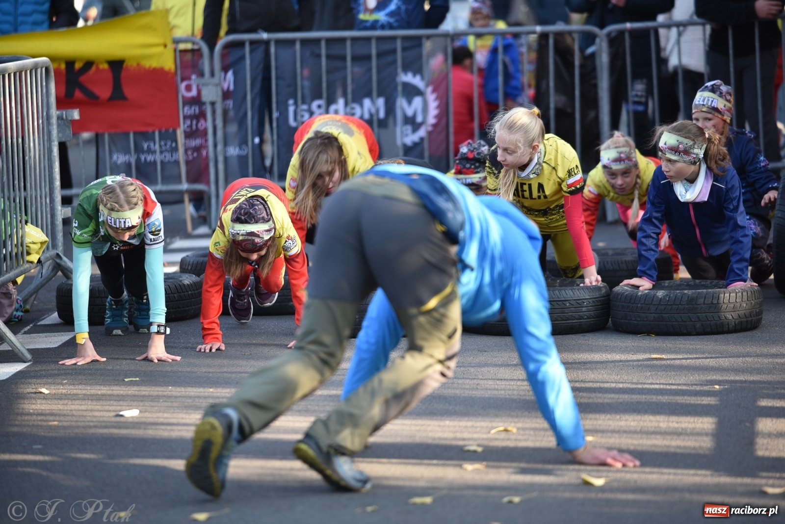 Zdjęcie w galerii na portalu naszraciborz.pl: Bitwa o raciborską basztę. Bieg OCR dla dzieci na Święto Niepodległości wiadomości z regionu