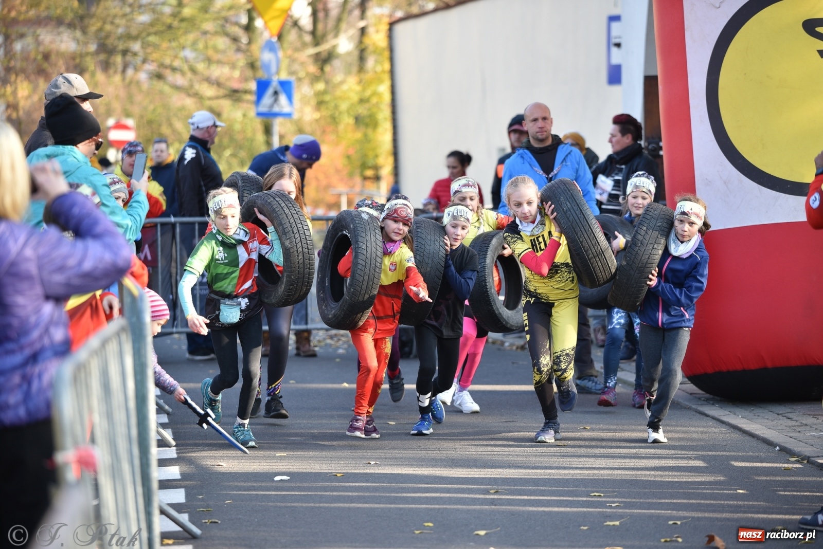 Zdjęcie w galerii na portalu naszraciborz.pl: Bitwa o raciborską basztę. Bieg OCR dla dzieci na Święto Niepodległości wiadomości z regionu