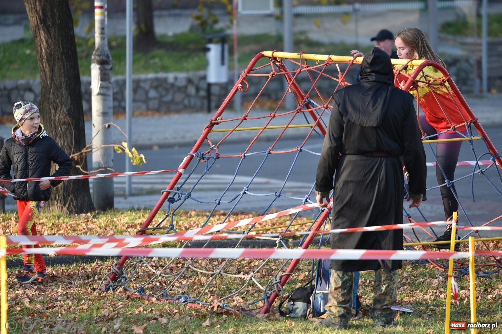 Zdjęcie w galerii na portalu naszraciborz.pl: Bitwa o raciborską basztę. Bieg OCR dla dzieci na Święto Niepodległości wiadomości z regionu