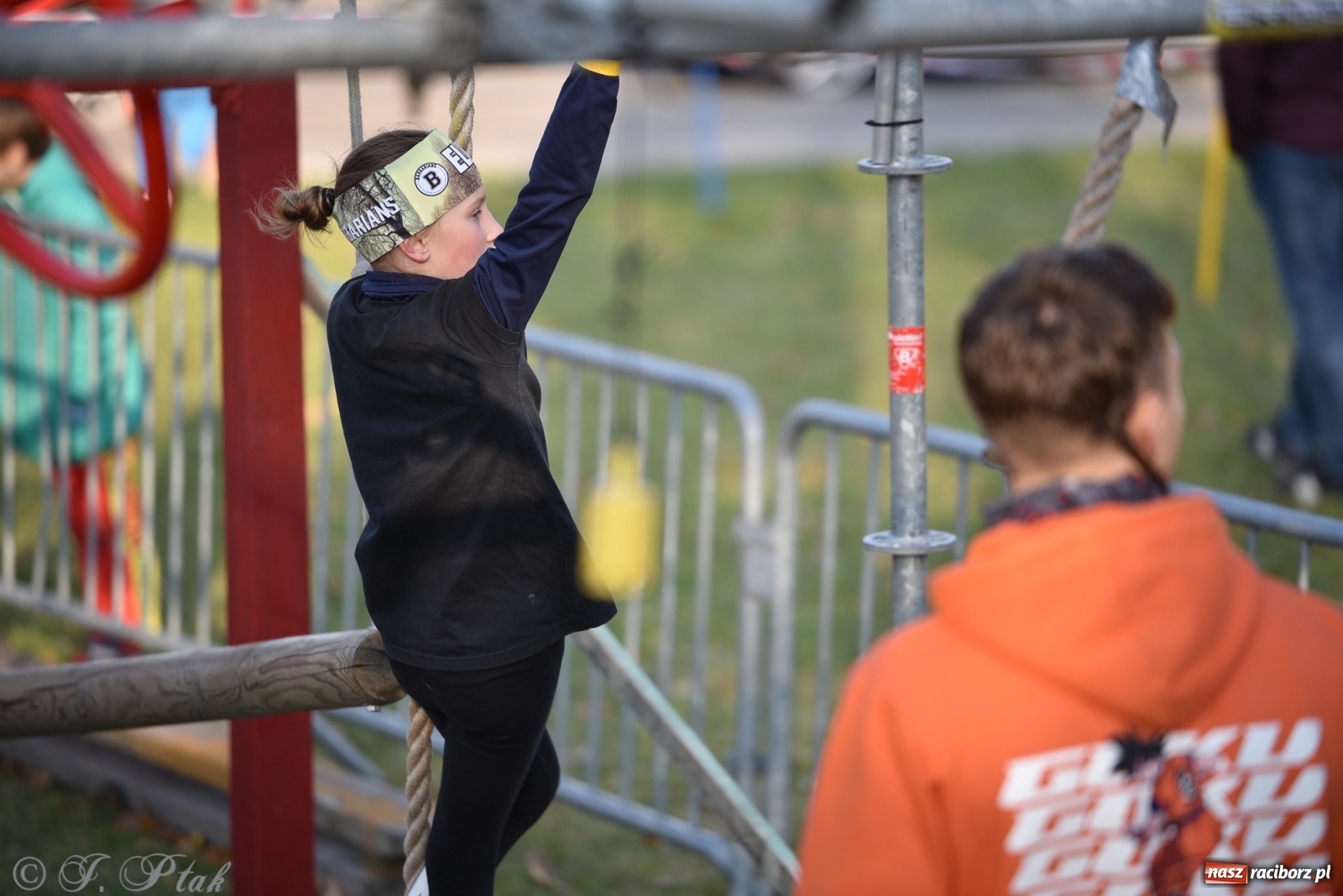 Zdjęcie w galerii na portalu naszraciborz.pl: Bitwa o raciborską basztę. Bieg OCR dla dzieci na Święto Niepodległości wiadomości z regionu