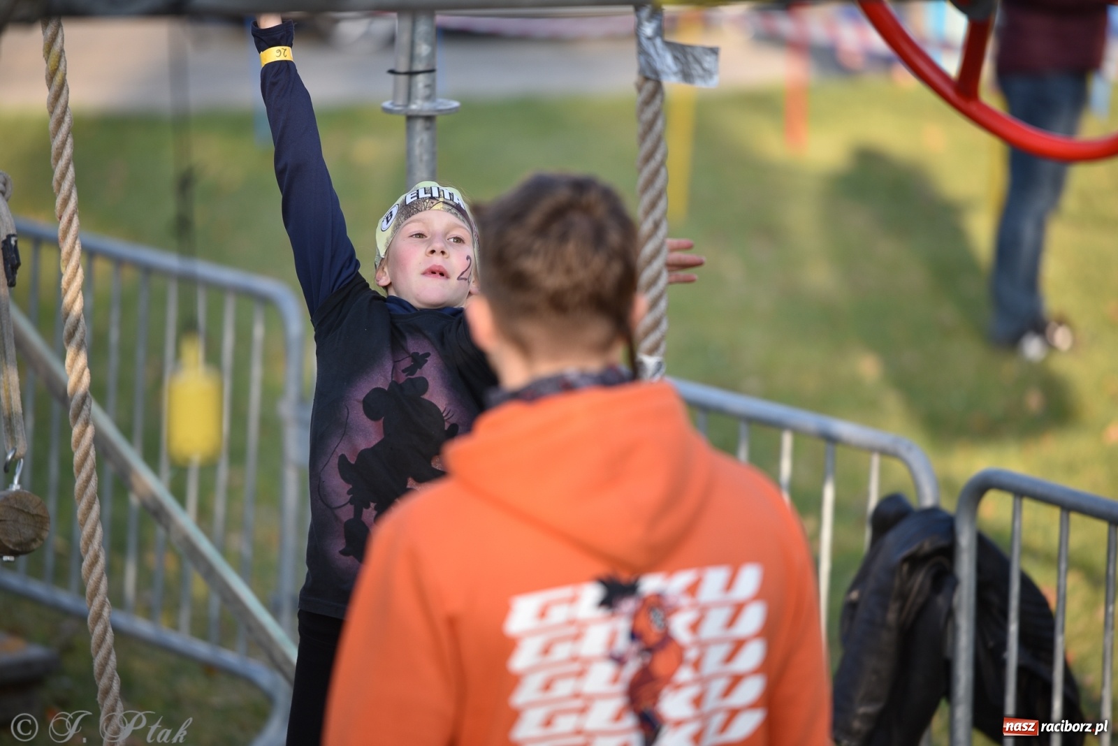 Zdjęcie w galerii na portalu naszraciborz.pl: Bitwa o raciborską basztę. Bieg OCR dla dzieci na Święto Niepodległości wiadomości z regionu