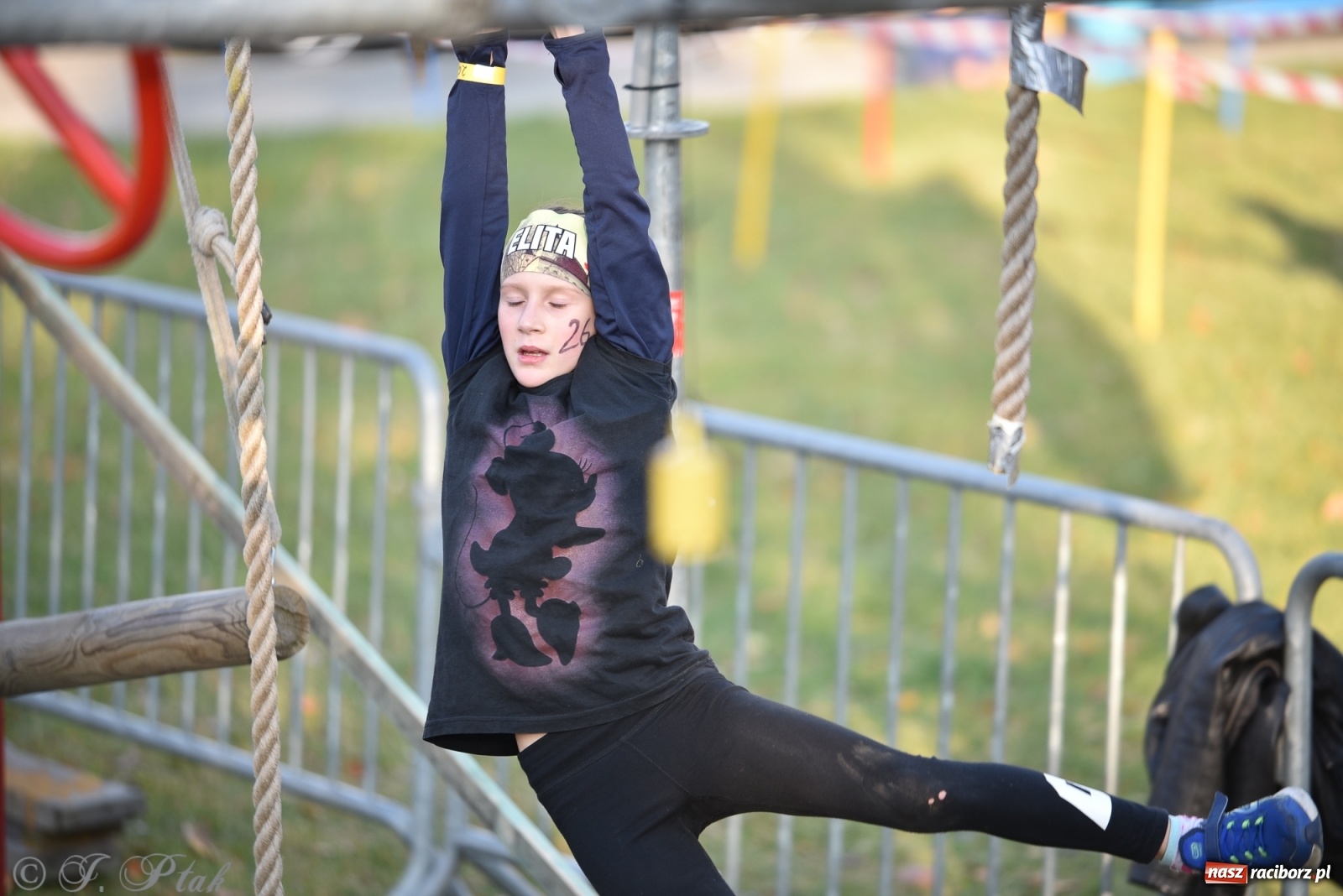 Zdjęcie w galerii na portalu naszraciborz.pl: Bitwa o raciborską basztę. Bieg OCR dla dzieci na Święto Niepodległości wiadomości z regionu