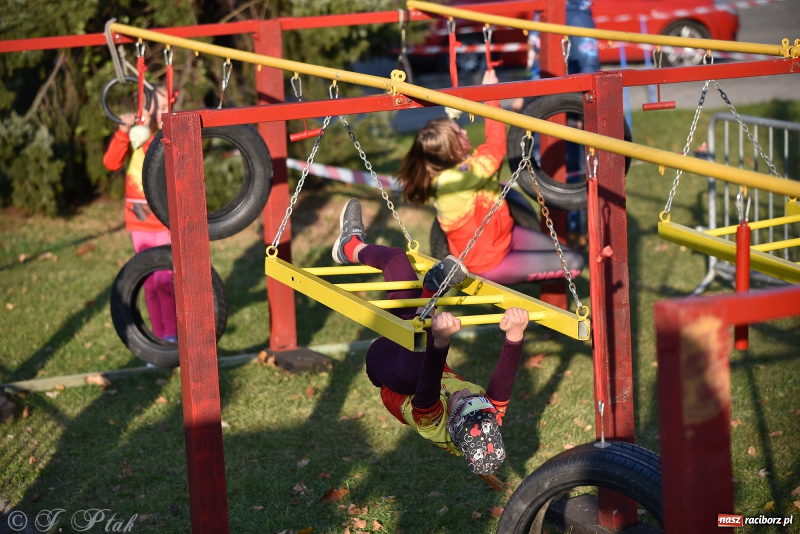 Zdjęcie w galerii na portalu naszraciborz.pl: Bitwa o raciborską basztę. Bieg OCR dla dzieci na Święto Niepodległości wiadomości z regionu