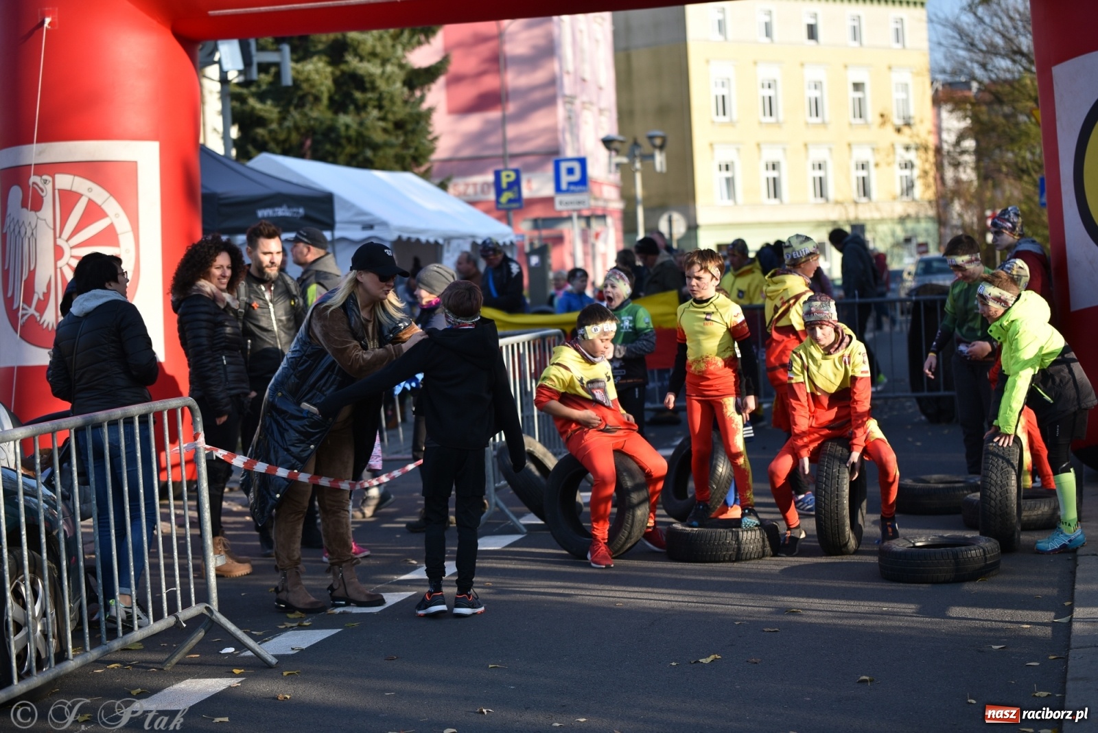 Zdjęcie w galerii na portalu naszraciborz.pl: Bitwa o raciborską basztę. Bieg OCR dla dzieci na Święto Niepodległości wiadomości z regionu