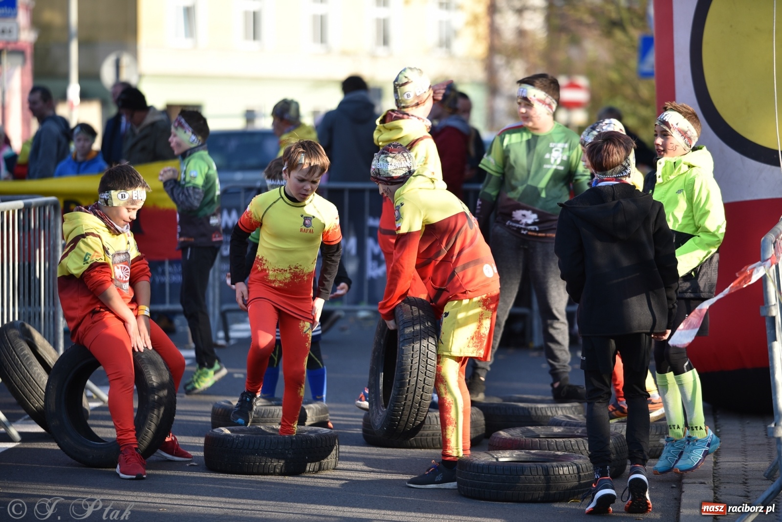 Zdjęcie w galerii na portalu naszraciborz.pl: Bitwa o raciborską basztę. Bieg OCR dla dzieci na Święto Niepodległości wiadomości z regionu