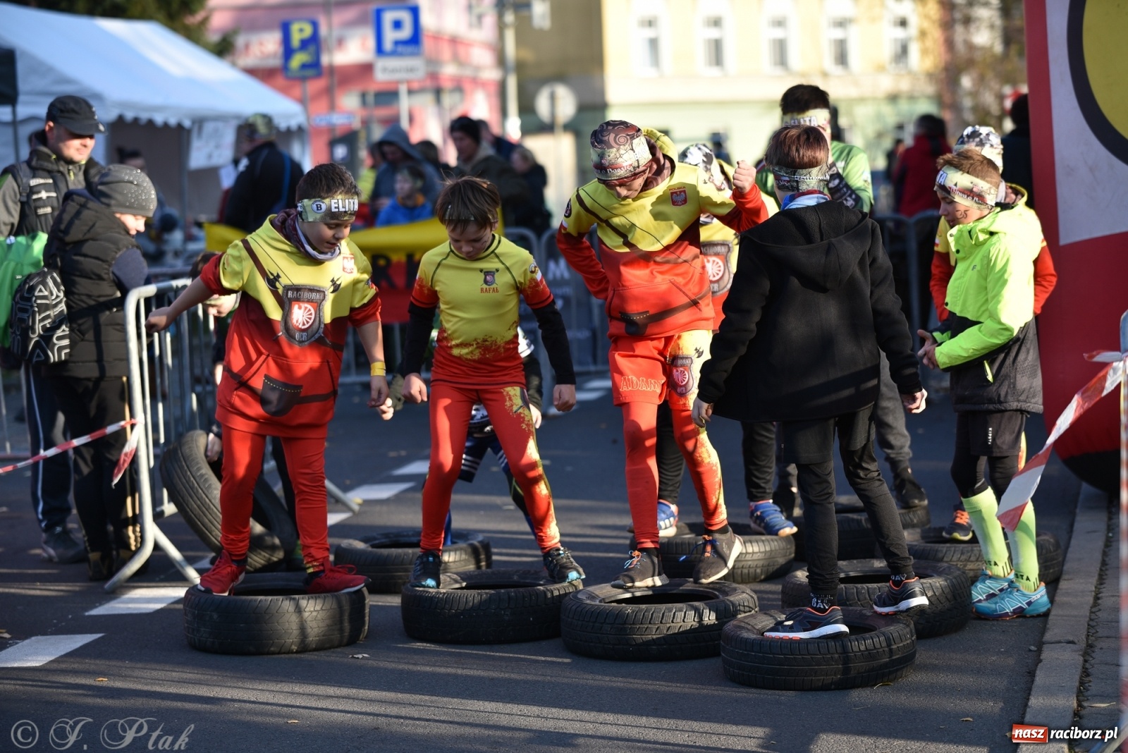 Zdjęcie w galerii na portalu naszraciborz.pl: Bitwa o raciborską basztę. Bieg OCR dla dzieci na Święto Niepodległości wiadomości z regionu
