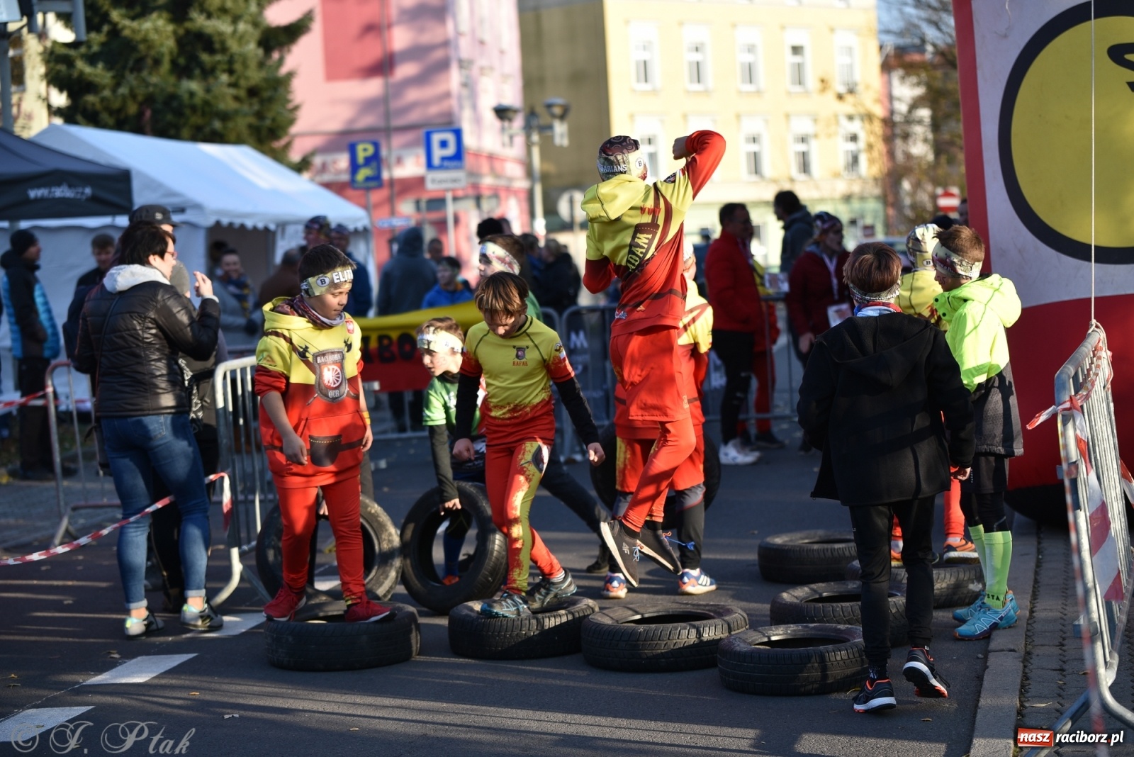 Zdjęcie w galerii na portalu naszraciborz.pl: Bitwa o raciborską basztę. Bieg OCR dla dzieci na Święto Niepodległości wiadomości z regionu