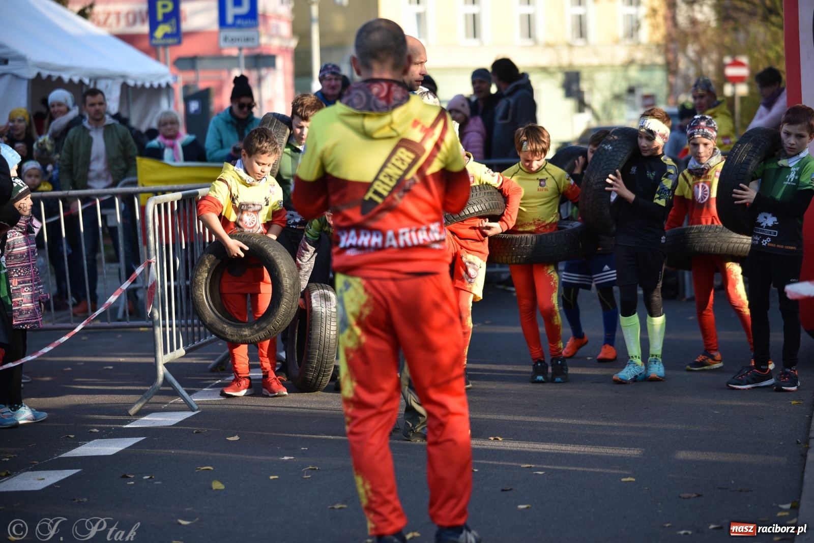 Zdjęcie w galerii na portalu naszraciborz.pl: Bitwa o raciborską basztę. Bieg OCR dla dzieci na Święto Niepodległości wiadomości z regionu