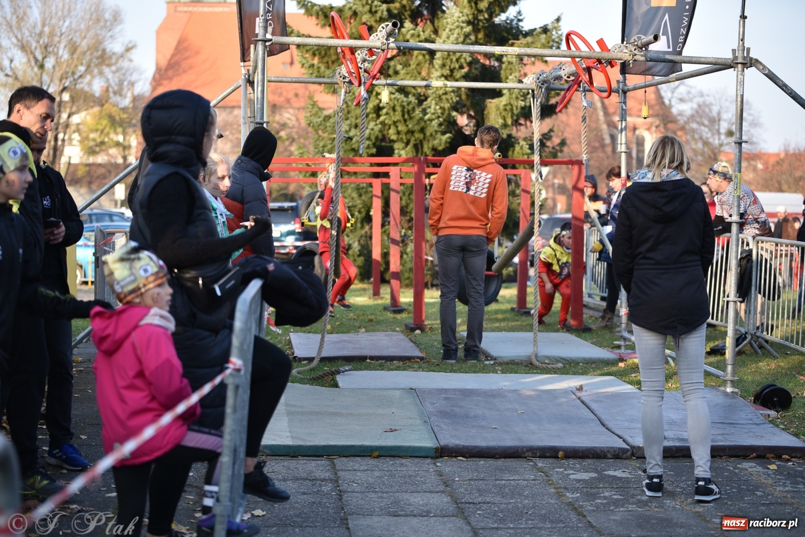 Zdjęcie w galerii na portalu naszraciborz.pl: Bitwa o raciborską basztę. Bieg OCR dla dzieci na Święto Niepodległości wiadomości z regionu