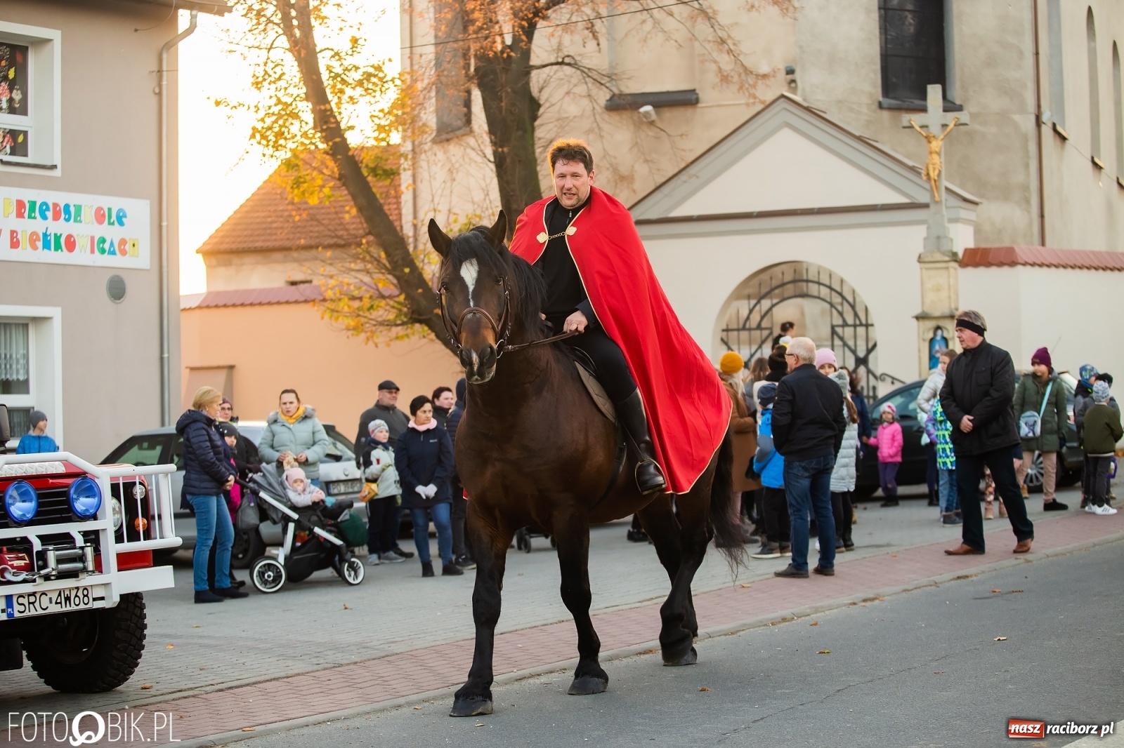Zdjęcie w galerii na portalu naszraciborz.pl: Słodkie rogale i święty Marcin na koniu w Bieńkowicach [FOTO i WIDEO] wiadomości z regionu