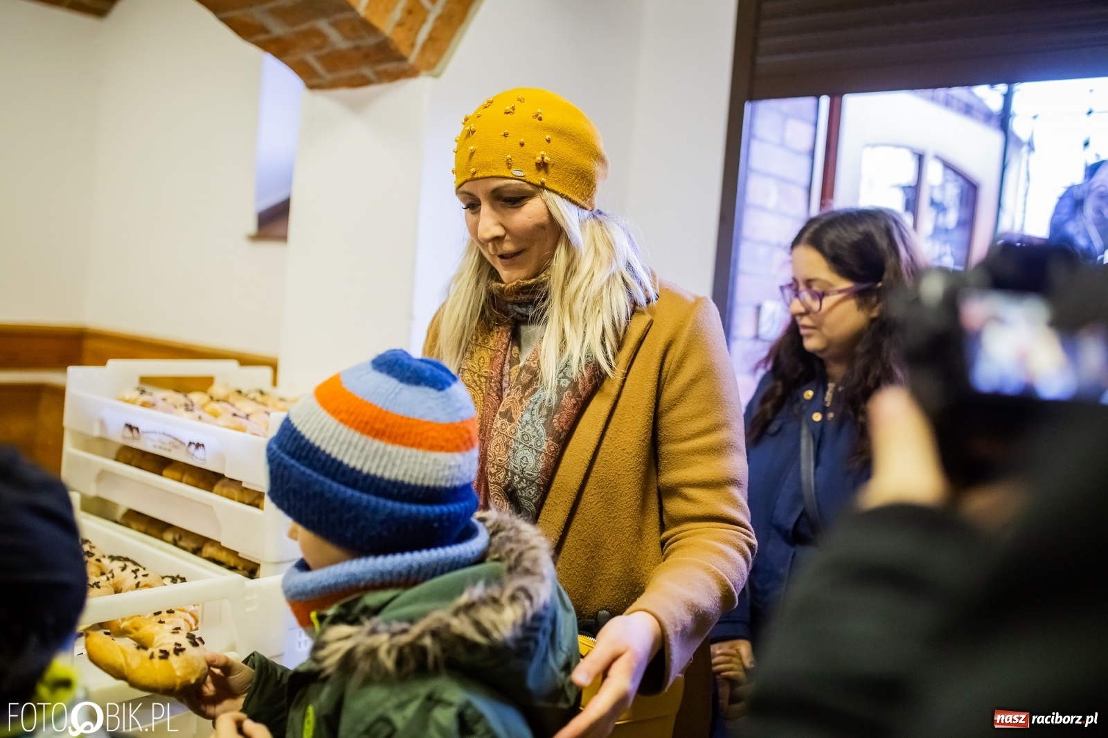 Zdjęcie w galerii na portalu naszraciborz.pl: Słodkie rogale i święty Marcin na koniu w Bieńkowicach [FOTO i WIDEO] wiadomości z regionu