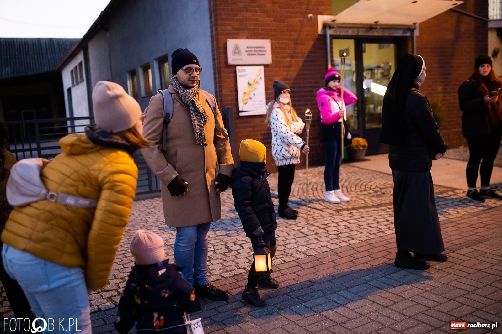 Zdjęcie w galerii na portalu naszraciborz.pl: Św. Marcin z Tours pojawił się dziś na Starej Wsi w Raciborzu [FOTO i WIDEO] wiadomości z regionu