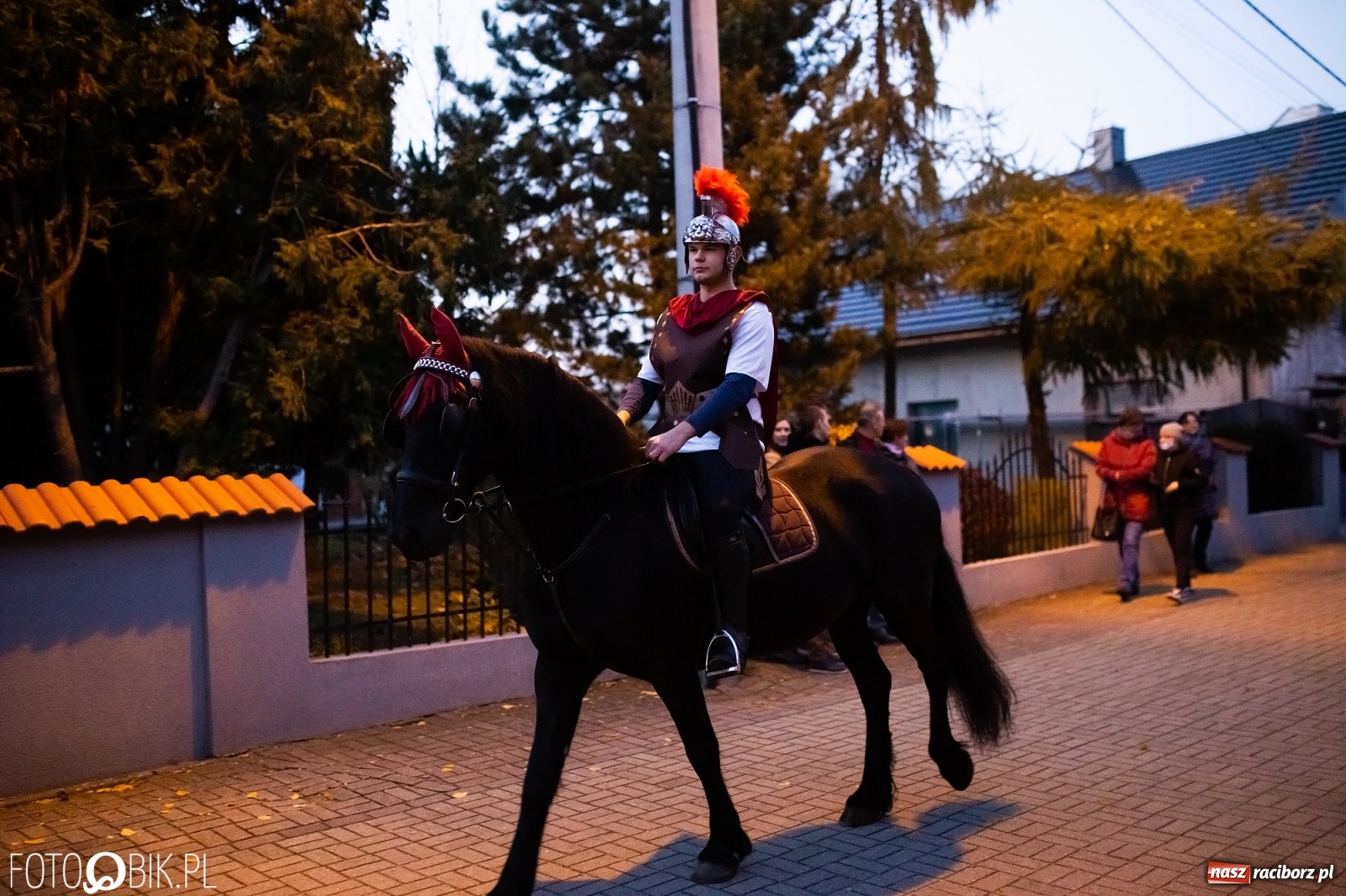Zdjęcie w galerii na portalu naszraciborz.pl: Św. Marcin z Tours pojawił się dziś na Starej Wsi w Raciborzu [FOTO i WIDEO] wiadomości z regionu