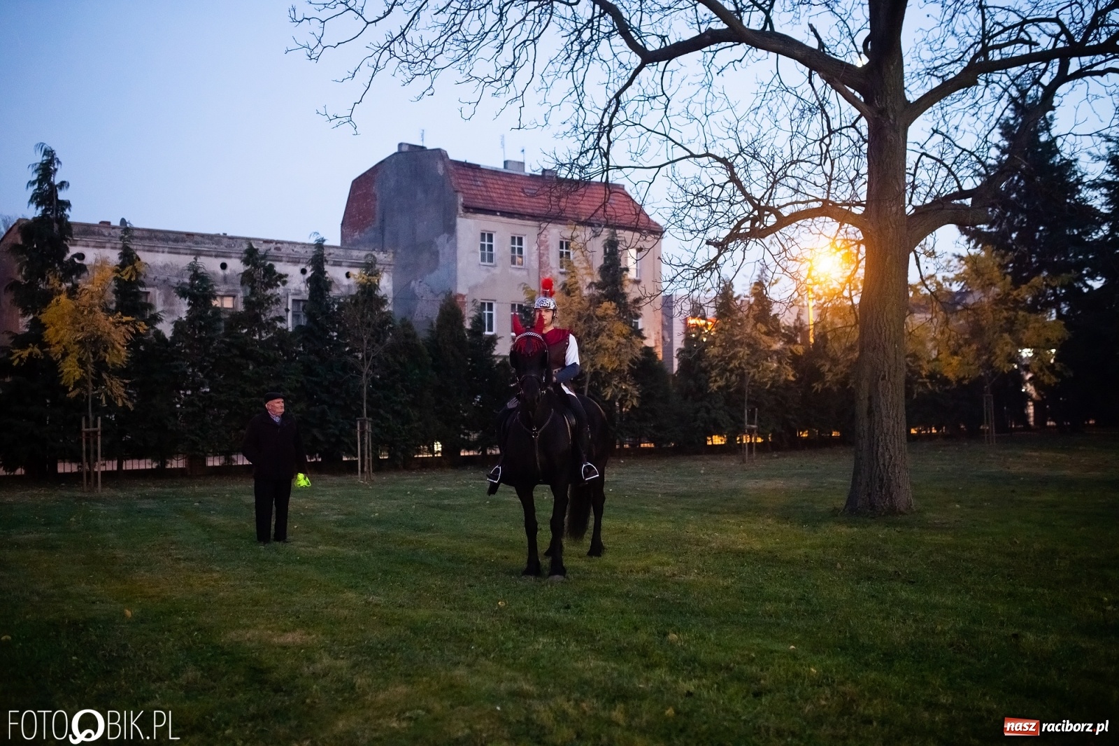 Zdjęcie w galerii na portalu naszraciborz.pl: Św. Marcin z Tours pojawił się dziś na Starej Wsi w Raciborzu [FOTO i WIDEO] wiadomości z regionu