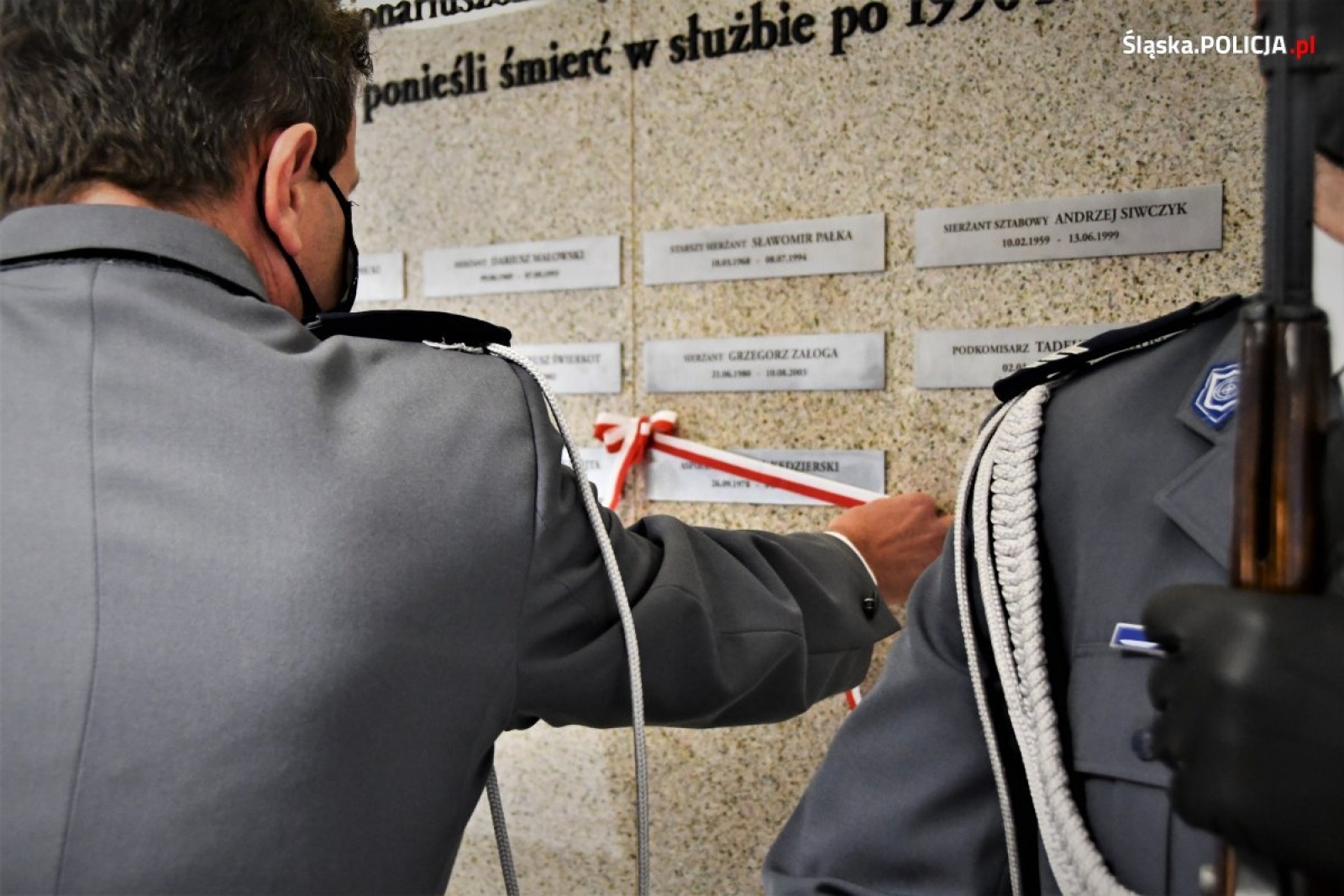 Zdjęcie w galerii na portalu naszraciborz.pl: W katowickiej komendzie policji uczczono pamięć śp. asp. Michała Kędzierskiego wiadomości z regionu