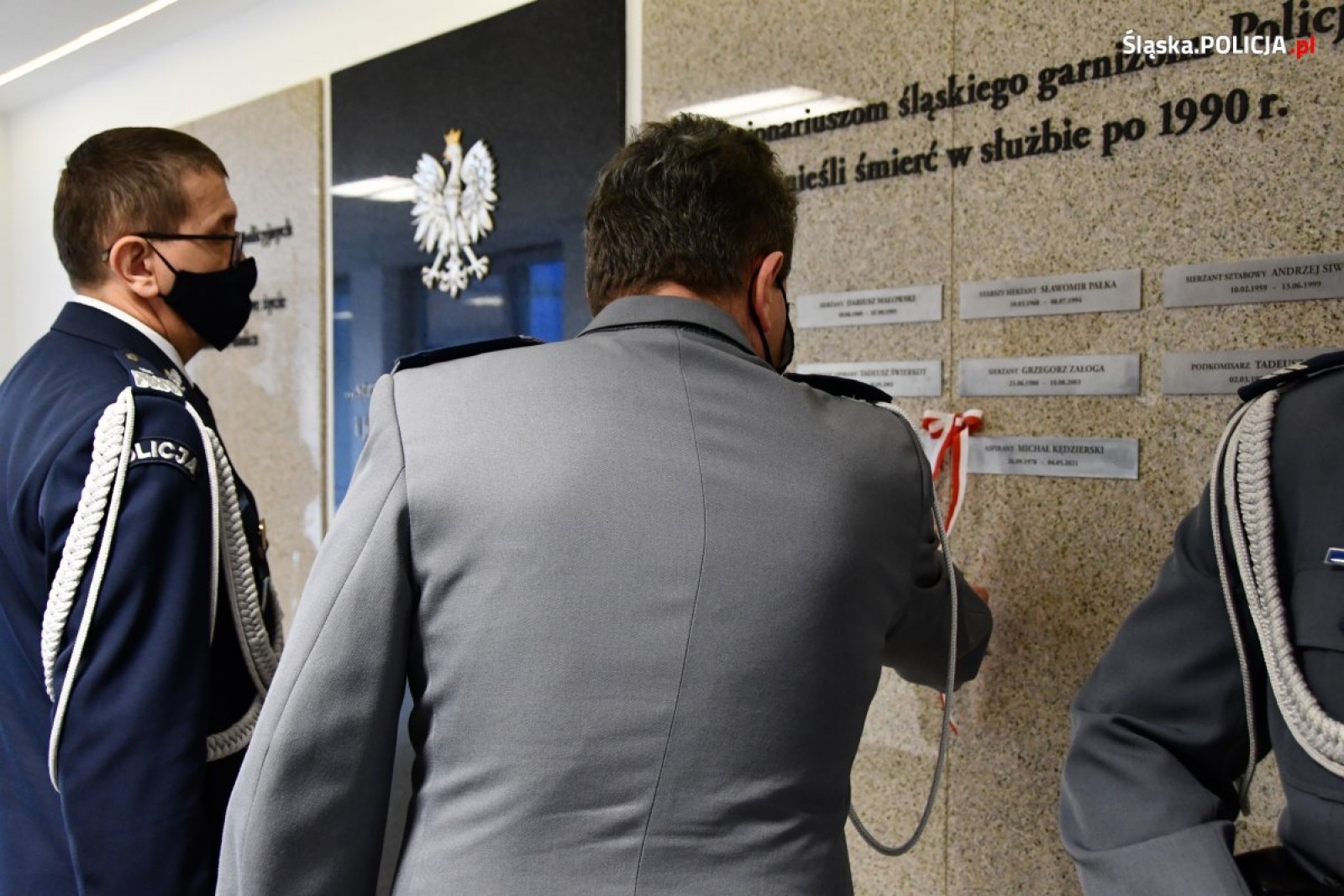 Zdjęcie w galerii na portalu naszraciborz.pl: W katowickiej komendzie policji uczczono pamięć śp. asp. Michała Kędzierskiego wiadomości z regionu