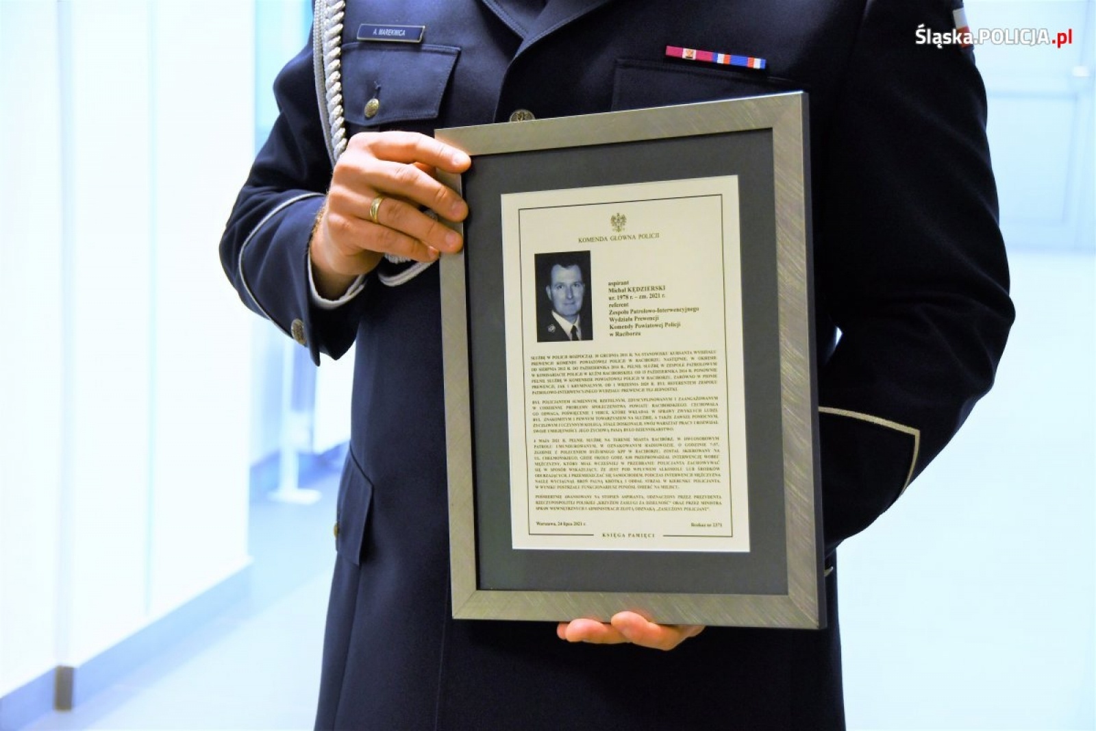 Zdjęcie w galerii na portalu naszraciborz.pl: W katowickiej komendzie policji uczczono pamięć śp. asp. Michała Kędzierskiego wiadomości z regionu