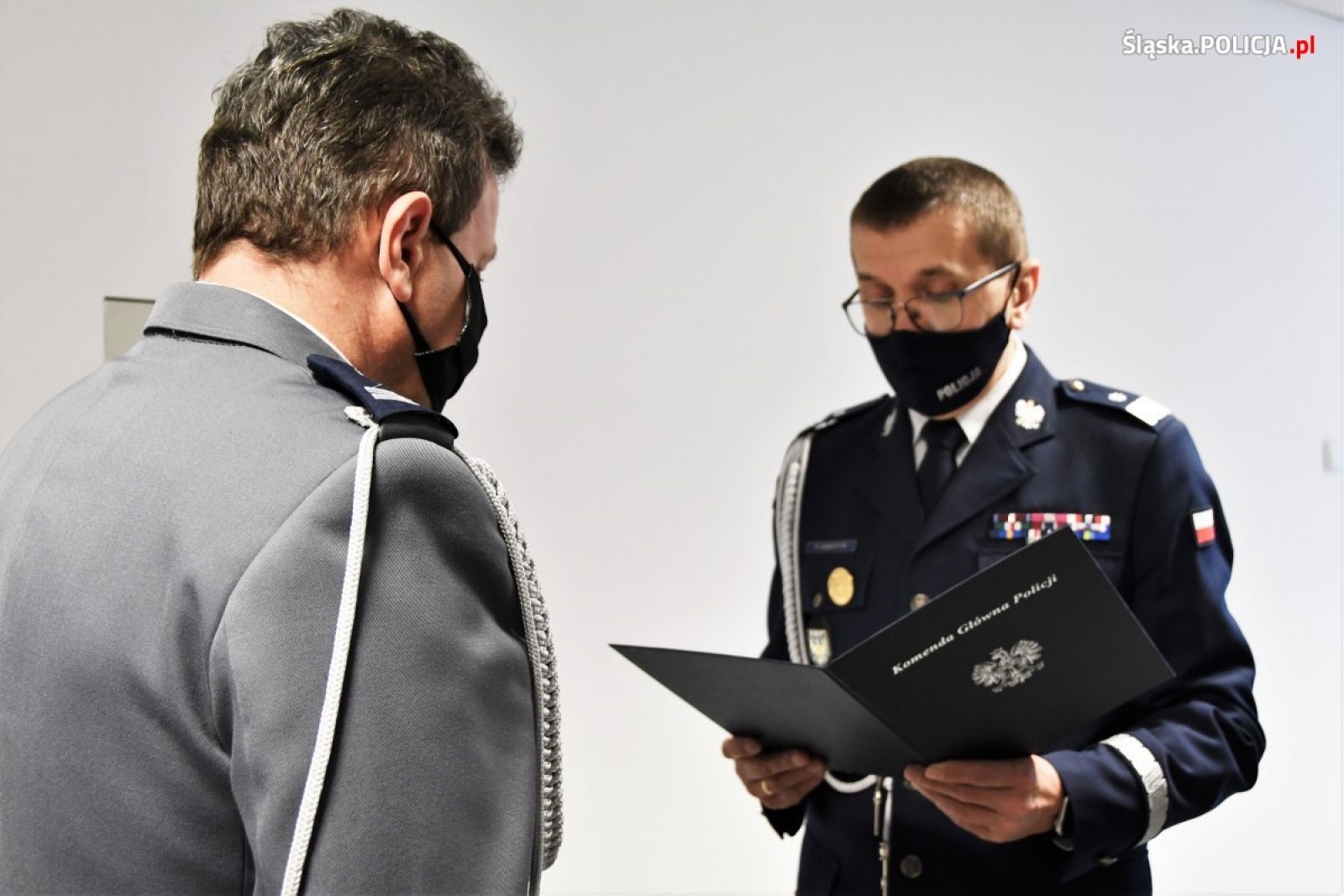 Zdjęcie w galerii na portalu naszraciborz.pl: W katowickiej komendzie policji uczczono pamięć śp. asp. Michała Kędzierskiego wiadomości z regionu