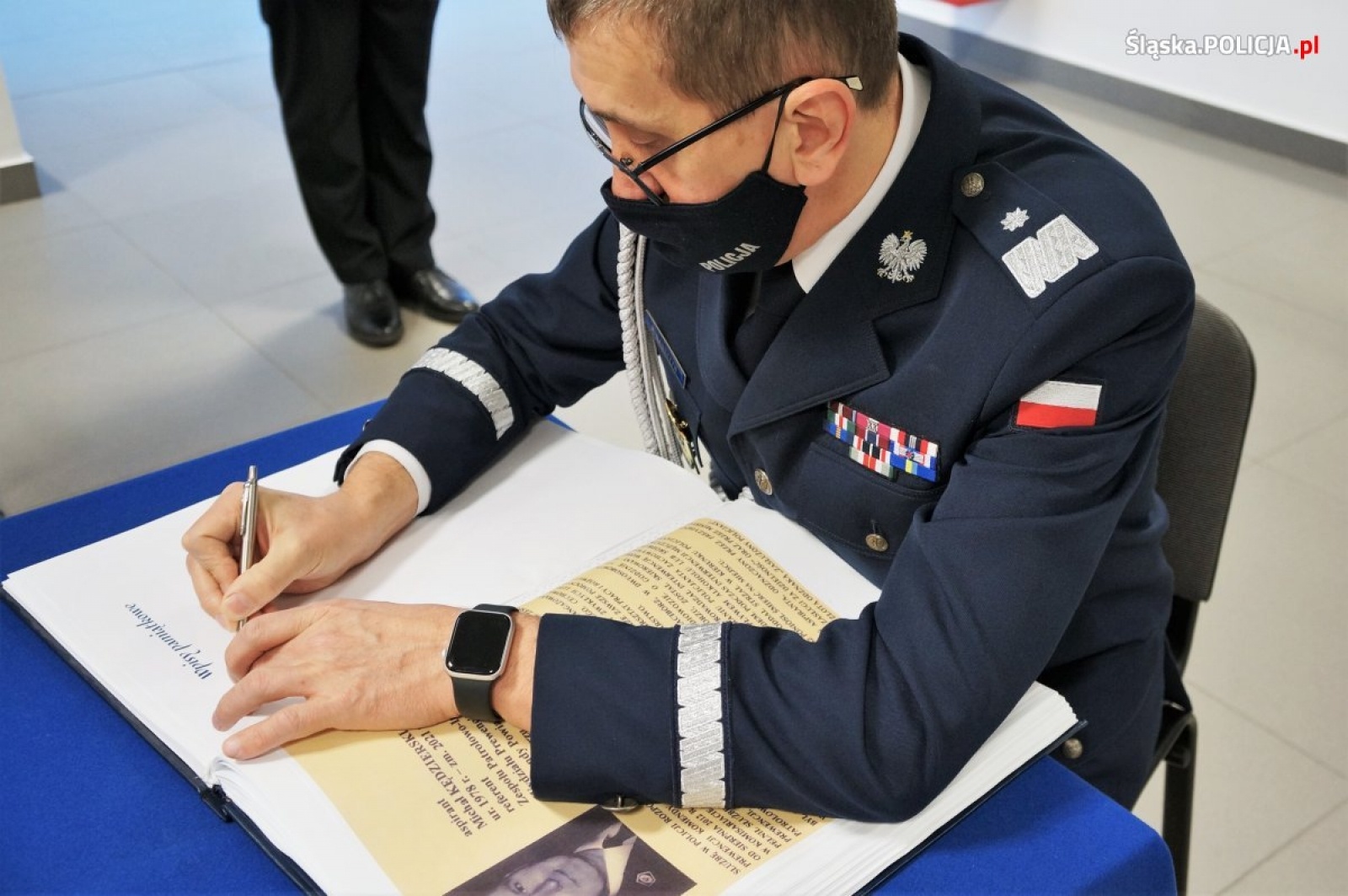 Zdjęcie w galerii na portalu naszraciborz.pl: W katowickiej komendzie policji uczczono pamięć śp. asp. Michała Kędzierskiego wiadomości z regionu