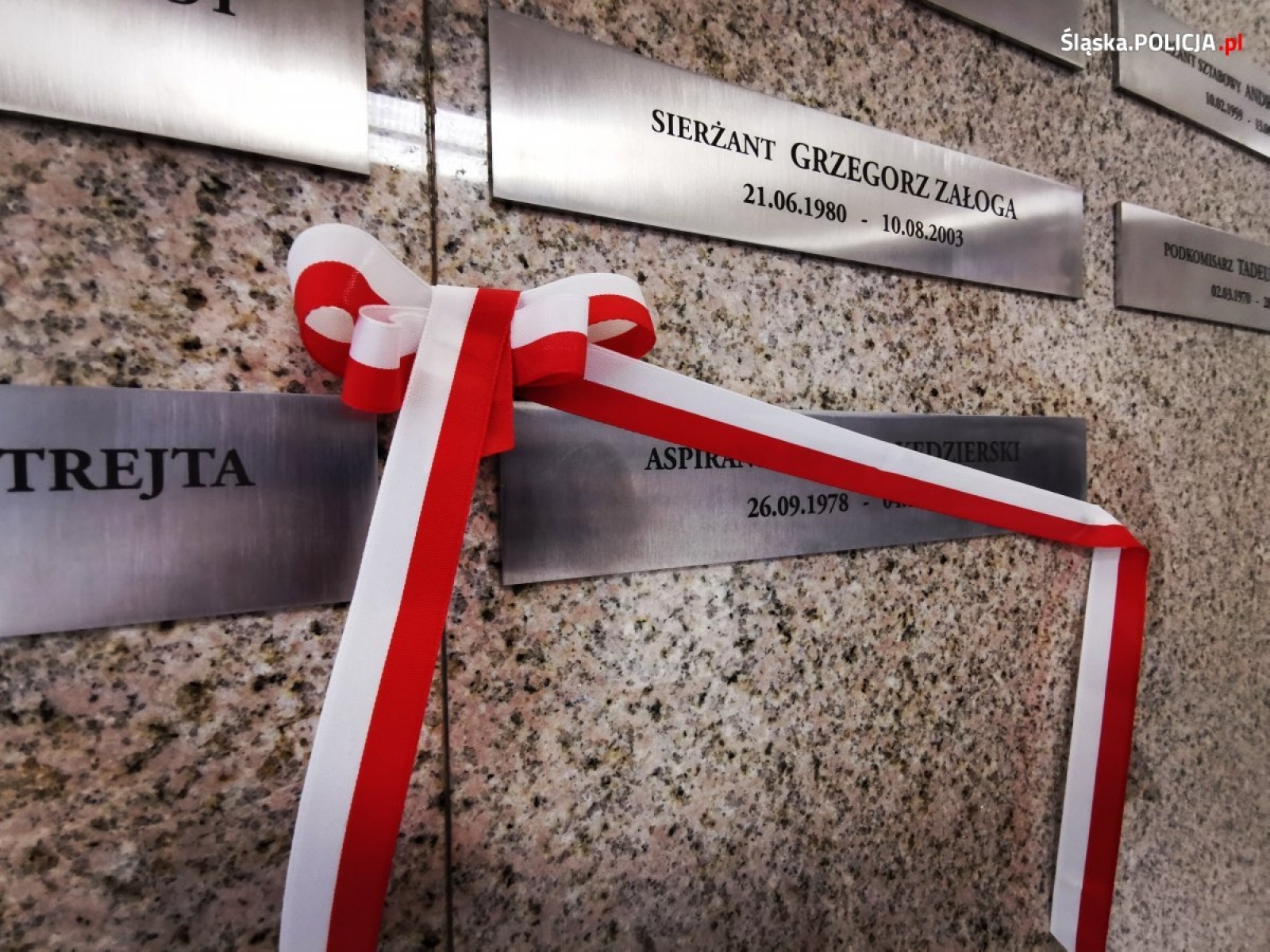 Zdjęcie w galerii na portalu naszraciborz.pl: W katowickiej komendzie policji uczczono pamięć śp. asp. Michała Kędzierskiego wiadomości z regionu