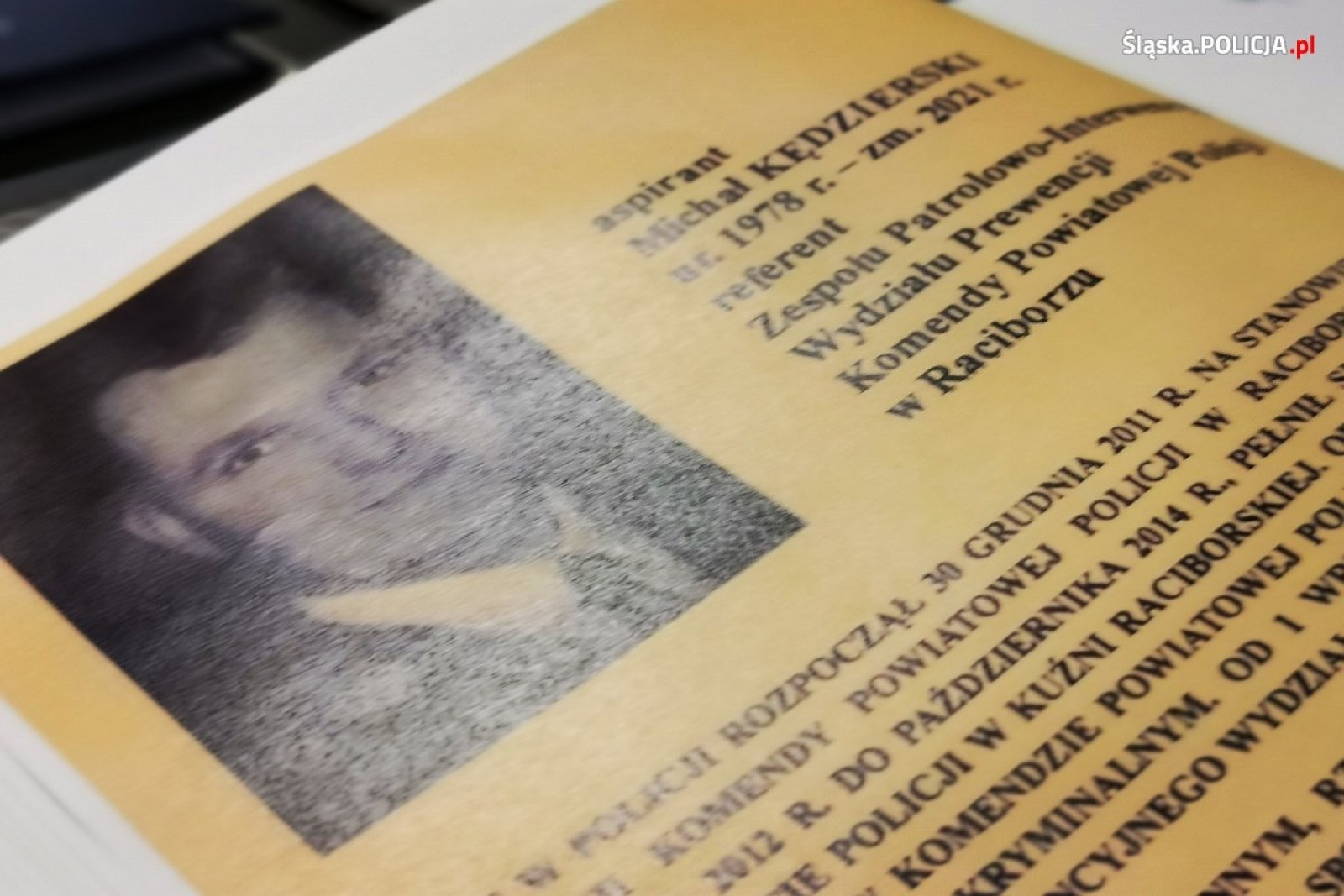 Zdjęcie w galerii na portalu naszraciborz.pl: W katowickiej komendzie policji uczczono pamięć śp. asp. Michała Kędzierskiego wiadomości z regionu
