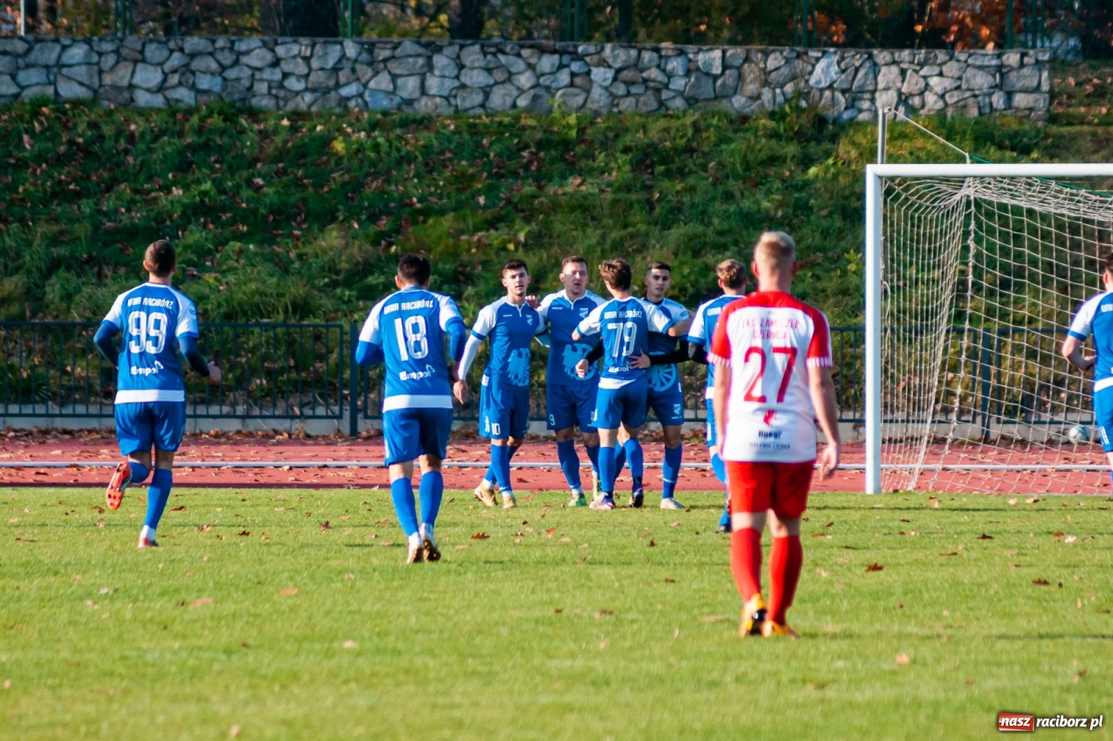 Zdjęcie w galerii na portalu naszraciborz.pl: Świąteczny pogrom przy Zamkowej. Unia rozbiła Czernicę [FOTO] wiadomości z regionu