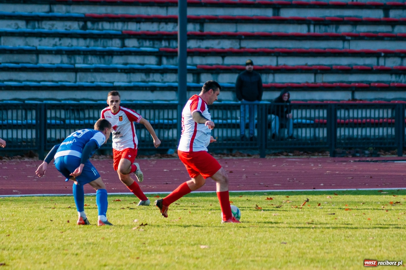 Zdjęcie w galerii na portalu naszraciborz.pl: Świąteczny pogrom przy Zamkowej. Unia rozbiła Czernicę [FOTO] wiadomości z regionu