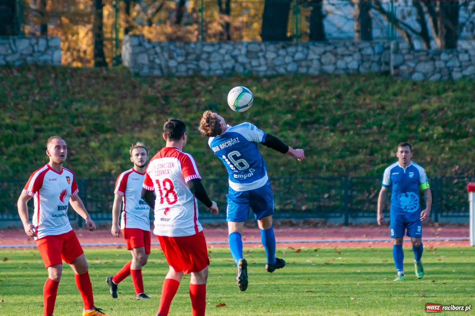 Zdjęcie w galerii na portalu naszraciborz.pl: Świąteczny pogrom przy Zamkowej. Unia rozbiła Czernicę [FOTO] wiadomości z regionu