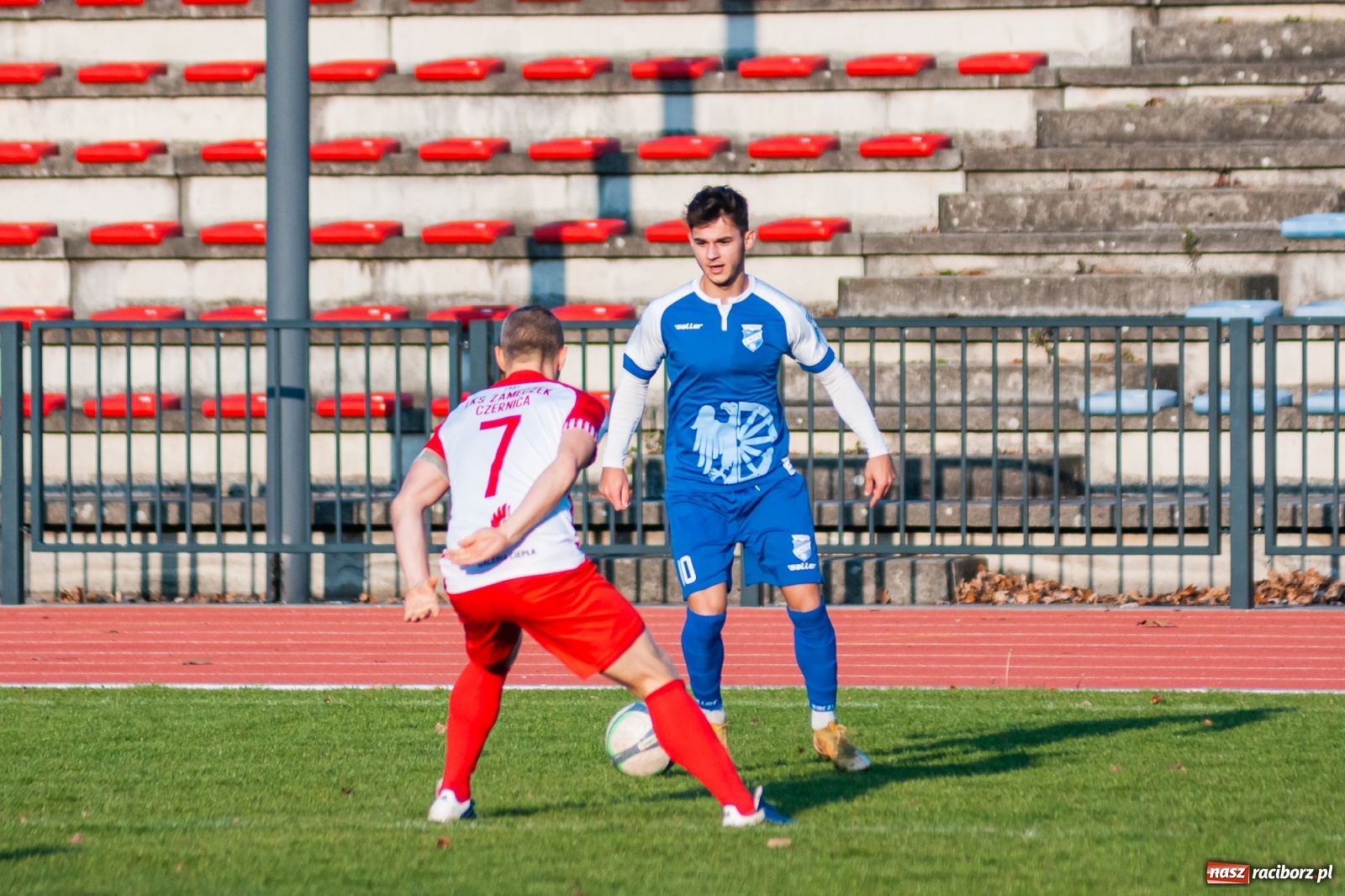 Zdjęcie w galerii na portalu naszraciborz.pl: Świąteczny pogrom przy Zamkowej. Unia rozbiła Czernicę [FOTO] wiadomości z regionu