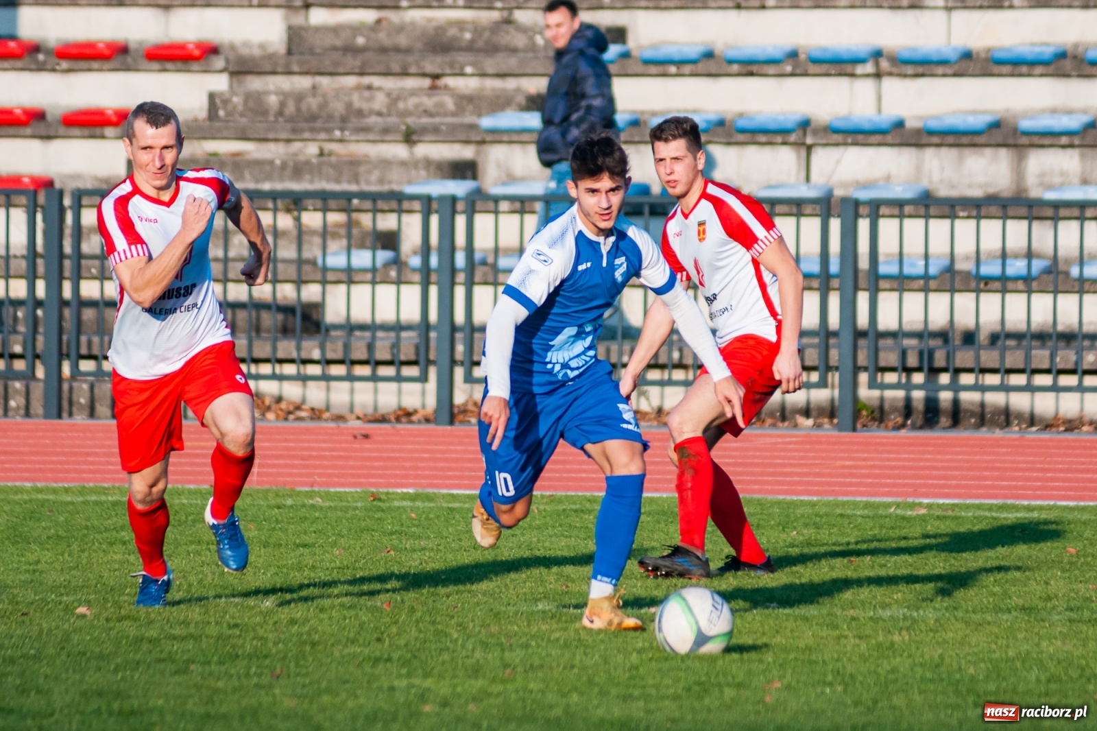 Zdjęcie w galerii na portalu naszraciborz.pl: Świąteczny pogrom przy Zamkowej. Unia rozbiła Czernicę [FOTO] wiadomości z regionu