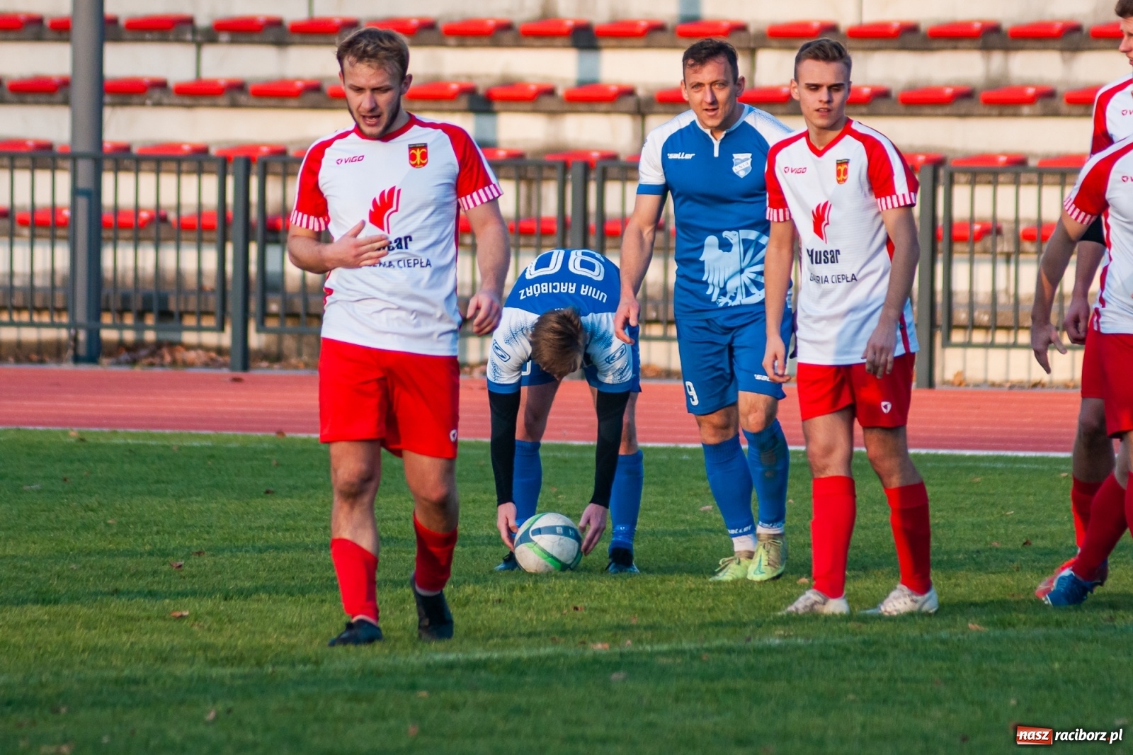 Zdjęcie w galerii na portalu naszraciborz.pl: Świąteczny pogrom przy Zamkowej. Unia rozbiła Czernicę [FOTO] wiadomości z regionu